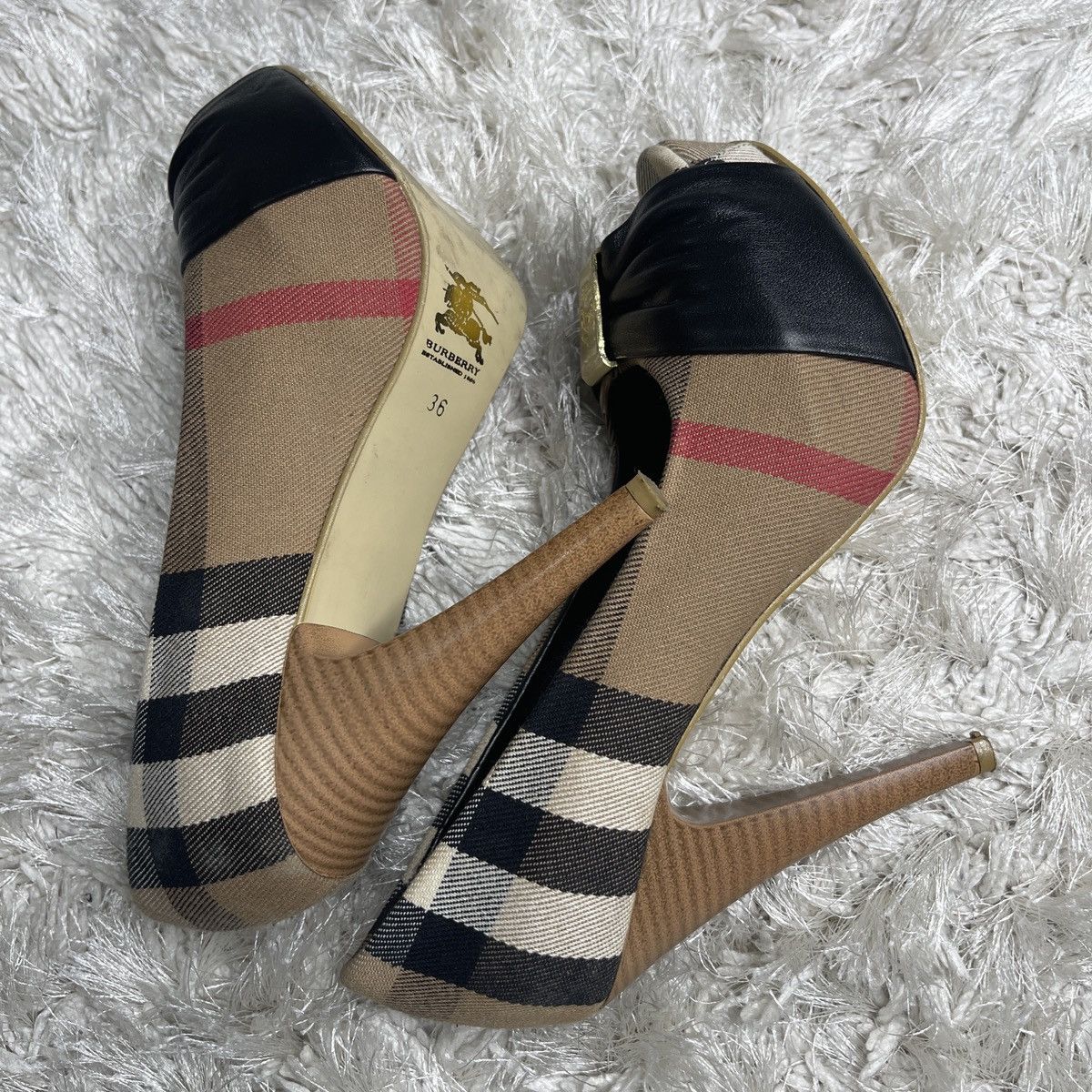 Burberry Burberry Burberrys Luxury London Made in Italy Exclusively Size US 6 / IT 36 - 9 Thumbnail