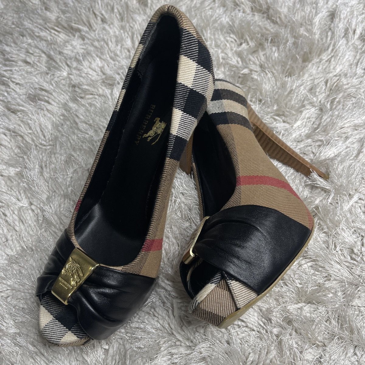 Burberry Burberry Burberrys Luxury London Made in Italy Exclusively Size US 6 / IT 36 - 2 Thumbnail