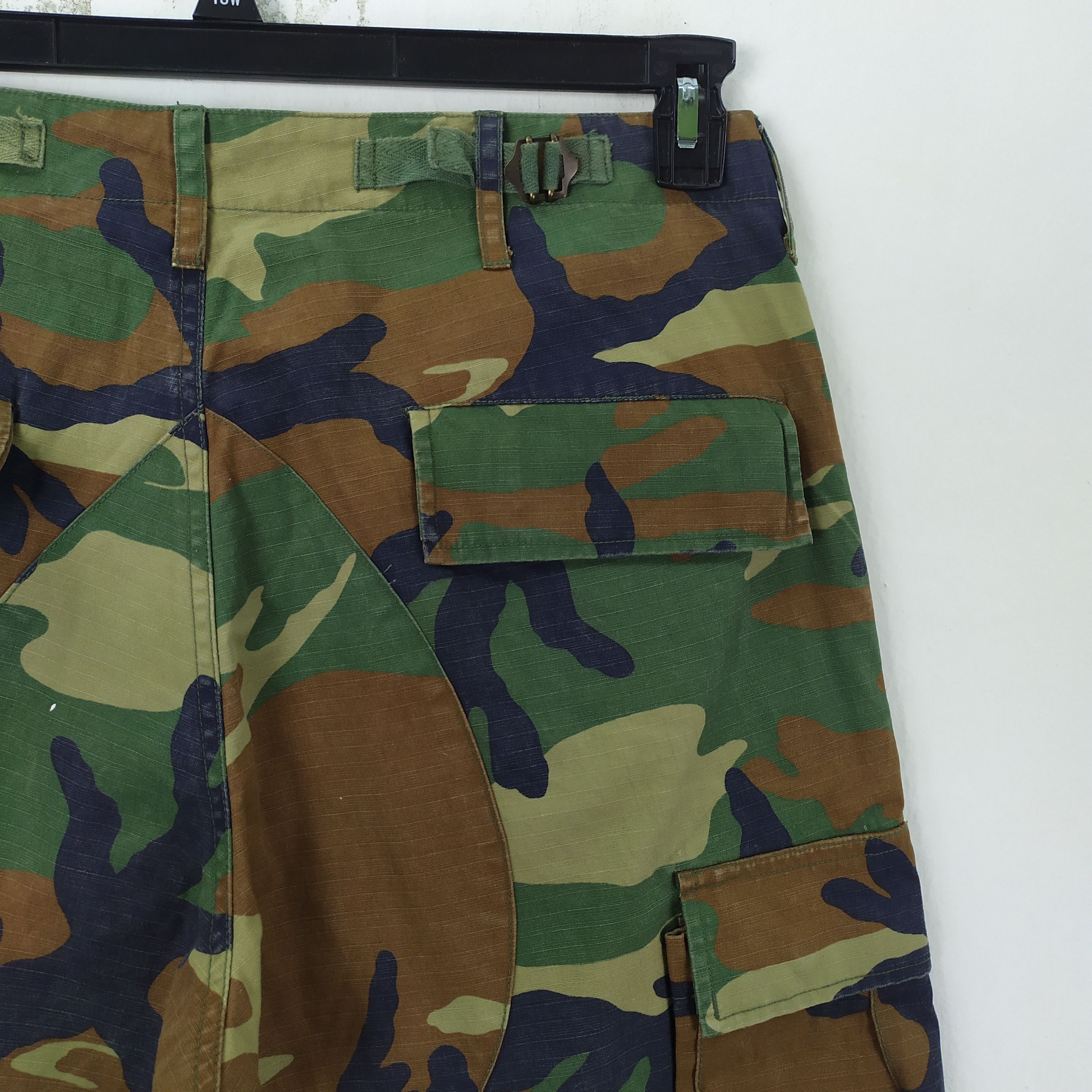 Other WOODLAND CAMOUFLAGE COMBAT MILITARY CARGO PANTS Size US 33 - 9 Thumbnail