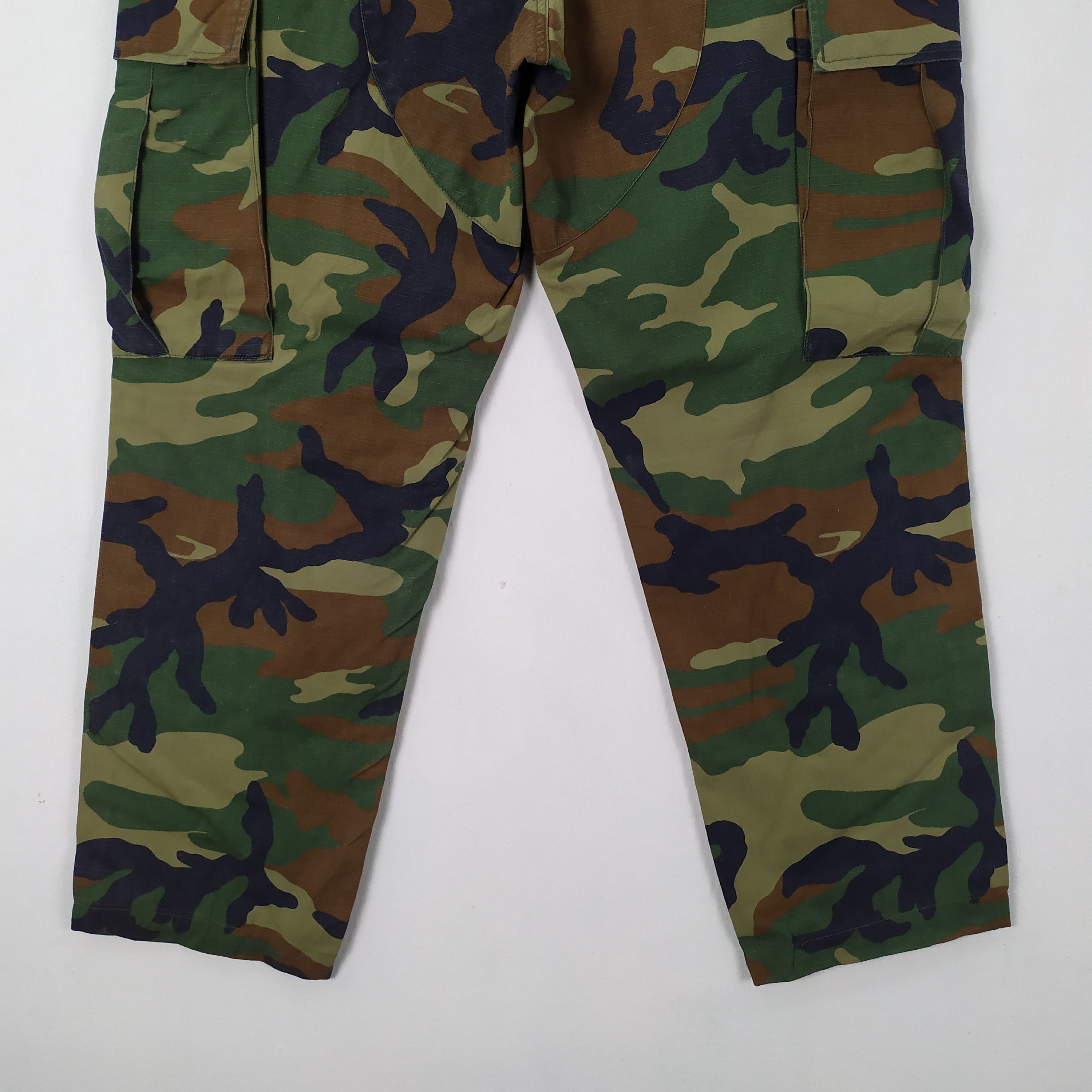 Other WOODLAND CAMOUFLAGE COMBAT MILITARY CARGO PANTS Size US 33 - 11 Thumbnail