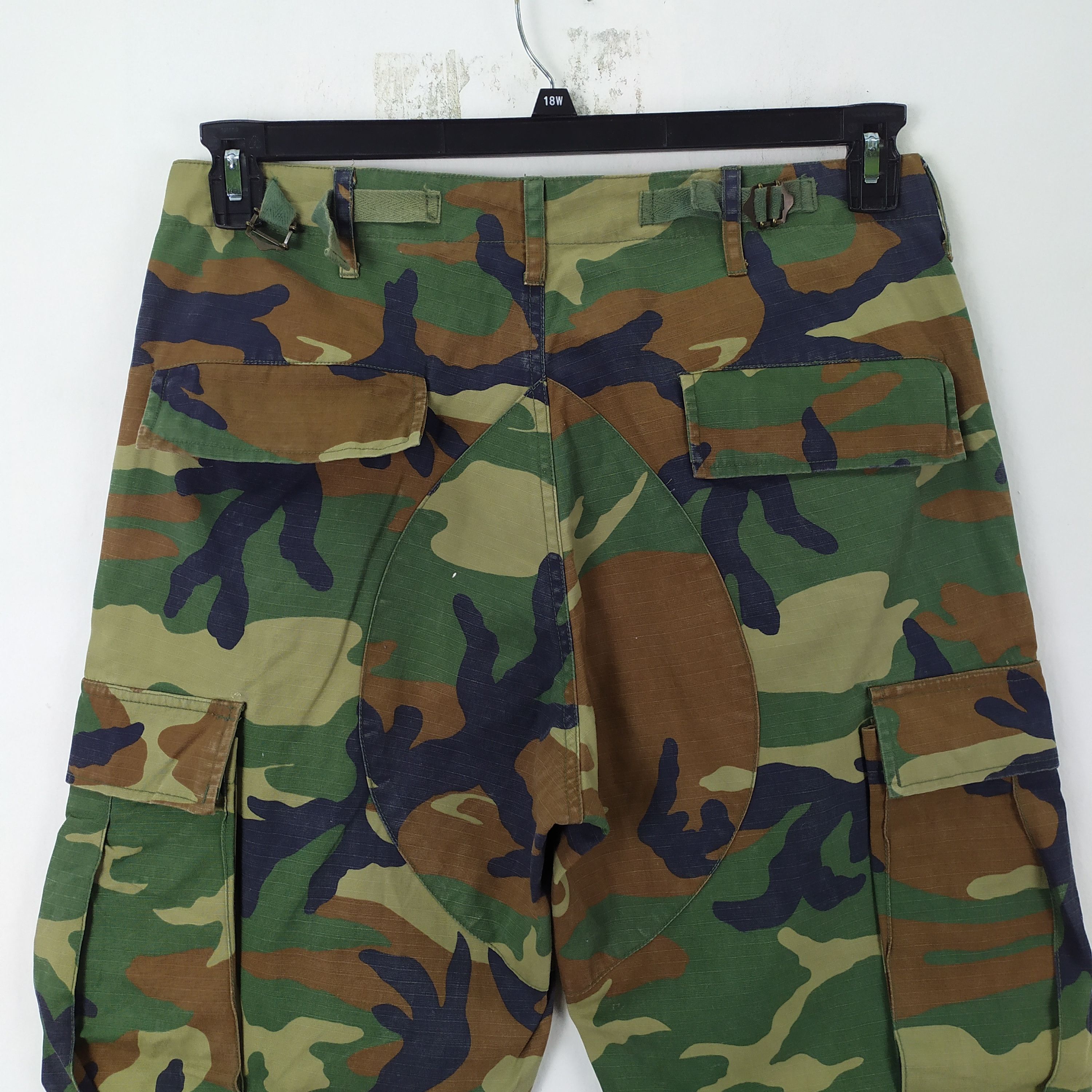 Other WOODLAND CAMOUFLAGE COMBAT MILITARY CARGO PANTS Size US 33 - 13 Thumbnail