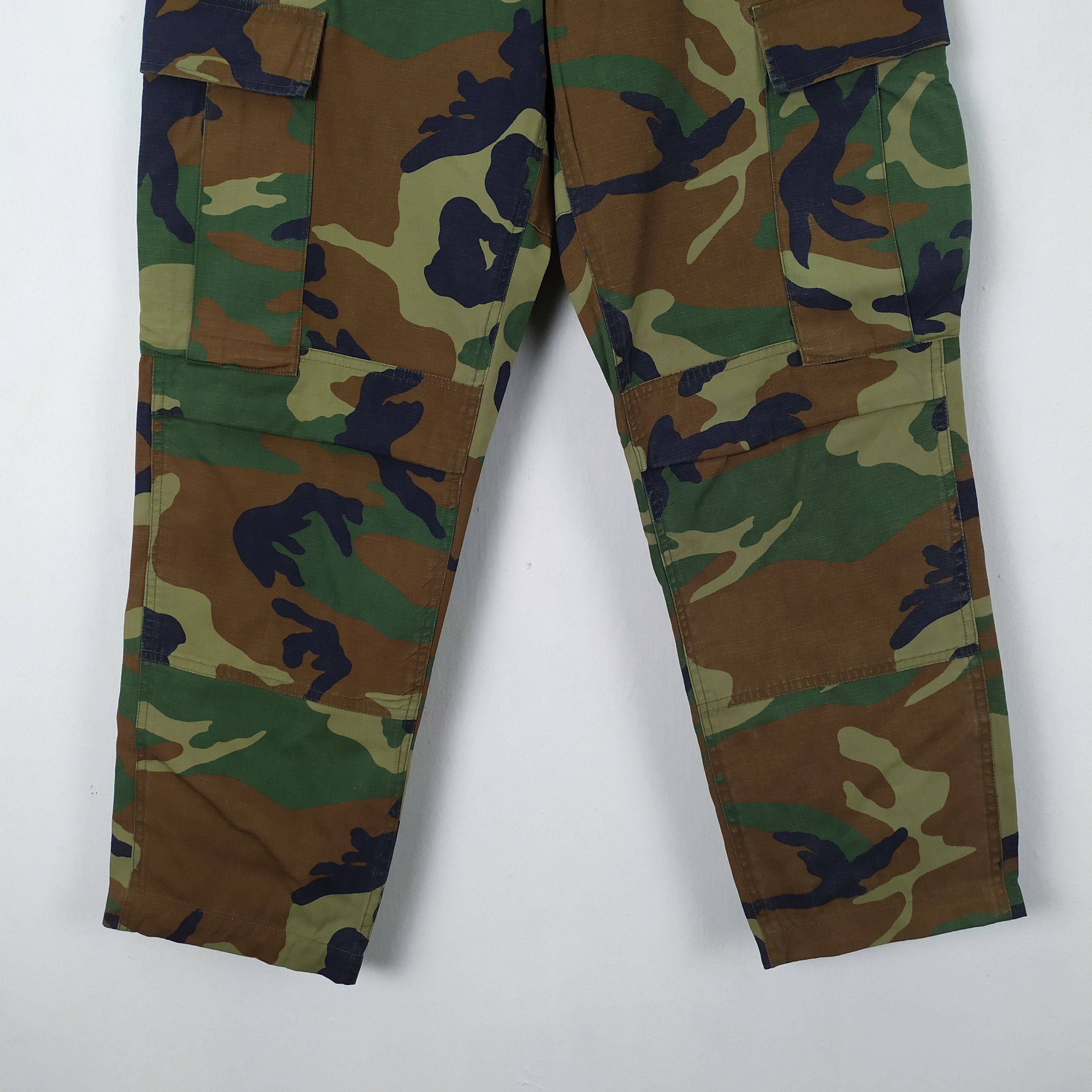 Other WOODLAND CAMOUFLAGE COMBAT MILITARY CARGO PANTS Size US 33 - 6 Thumbnail