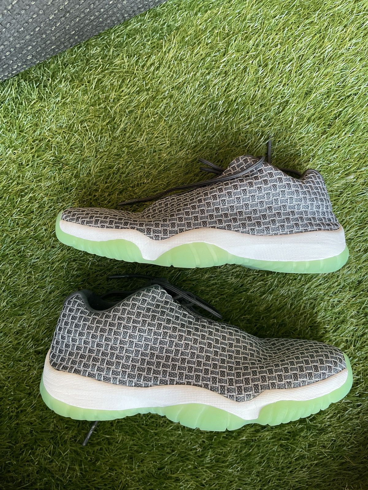 Jordan Brand Jordan Future Low Wolf Grey Emerald Rise Size 8 Size US 8 / EU 41 - 10 Thumbnail