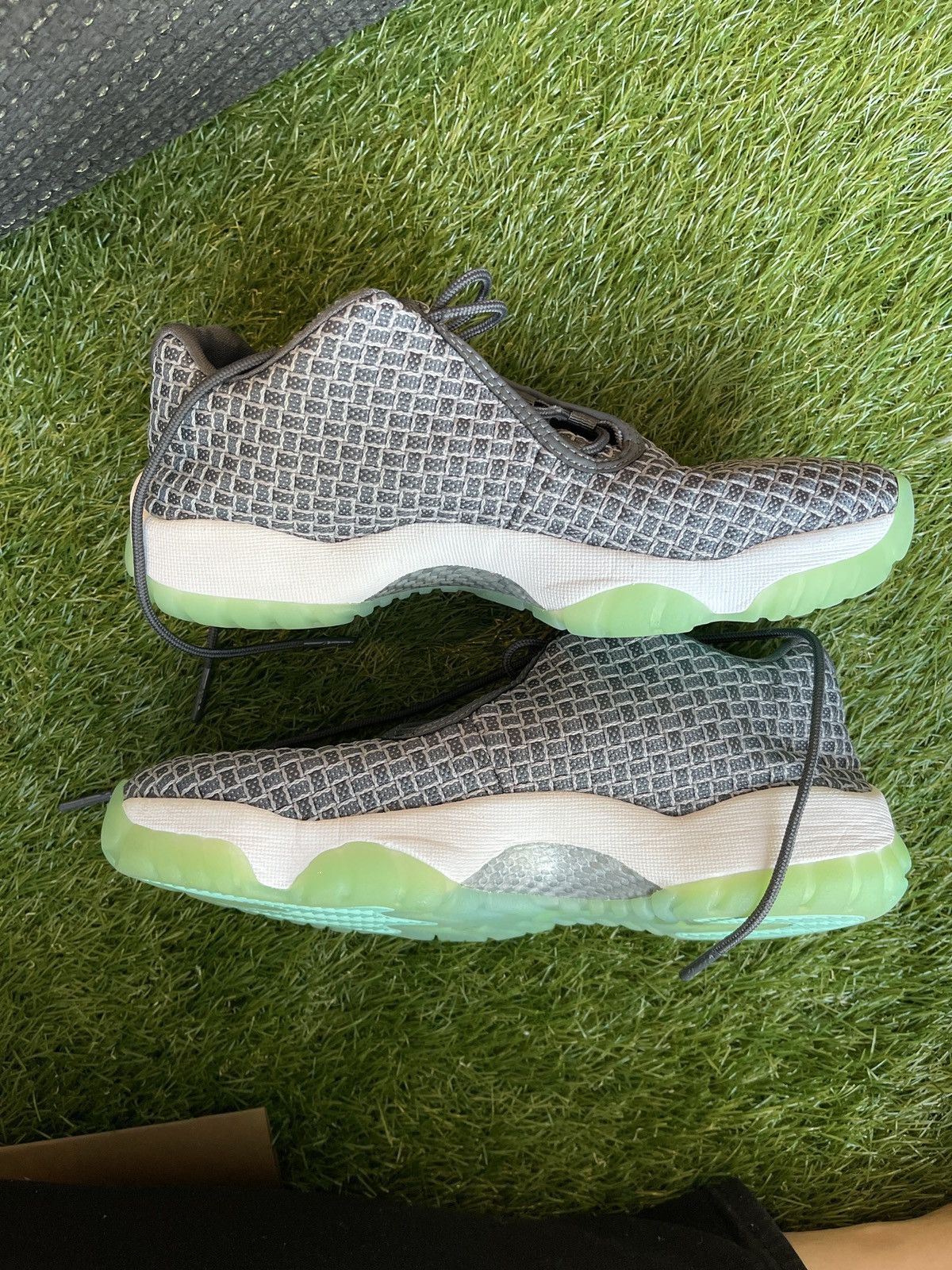 Jordan Brand Jordan Future Low Wolf Grey Emerald Rise Size 8 Size US 8 / EU 41 - 9 Thumbnail