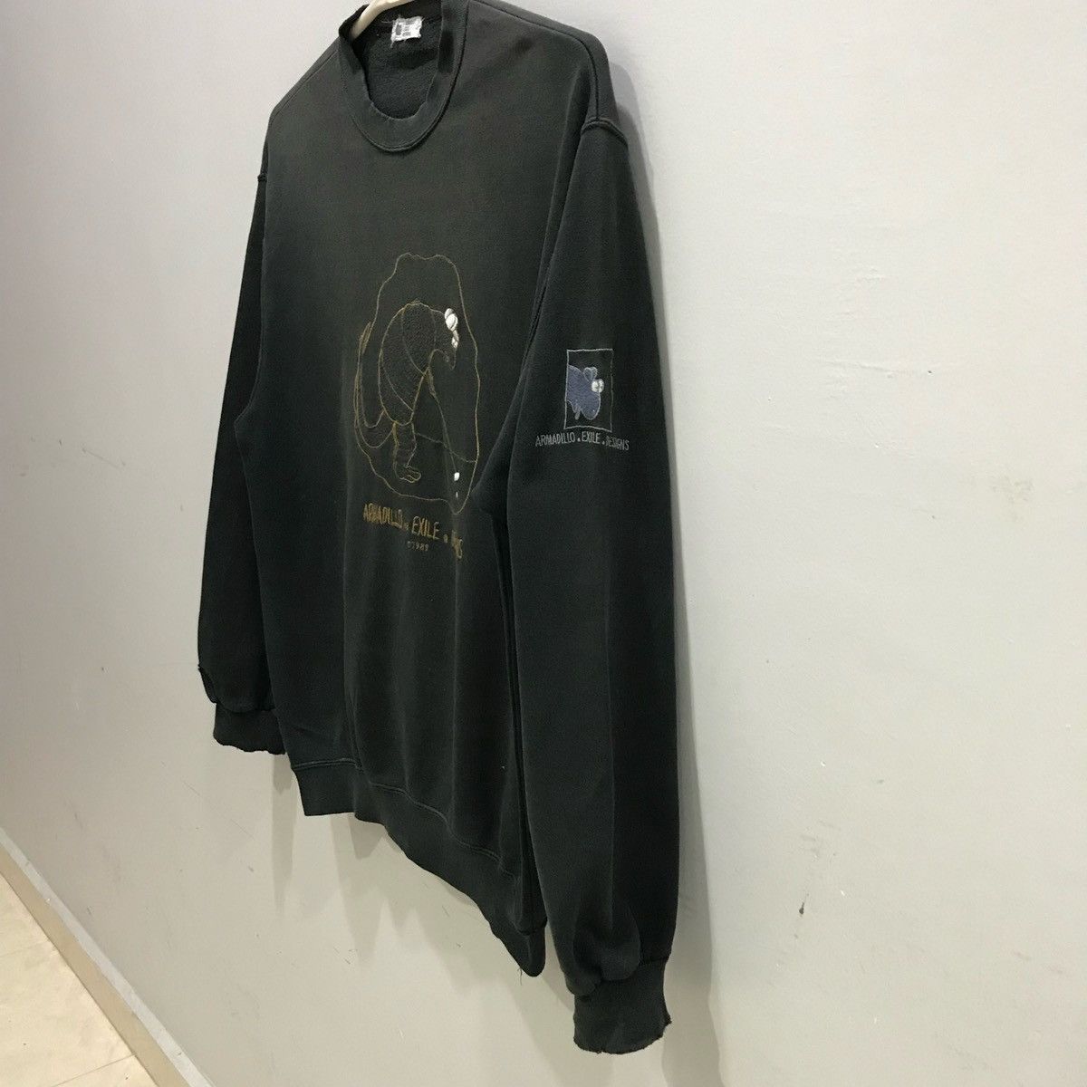 Vintage ARMADILLO EXILE DESIGNS 1989 Vintage Sweatshirt Size M Size US M / EU 48-50 / 2 - 8 Thumbnail