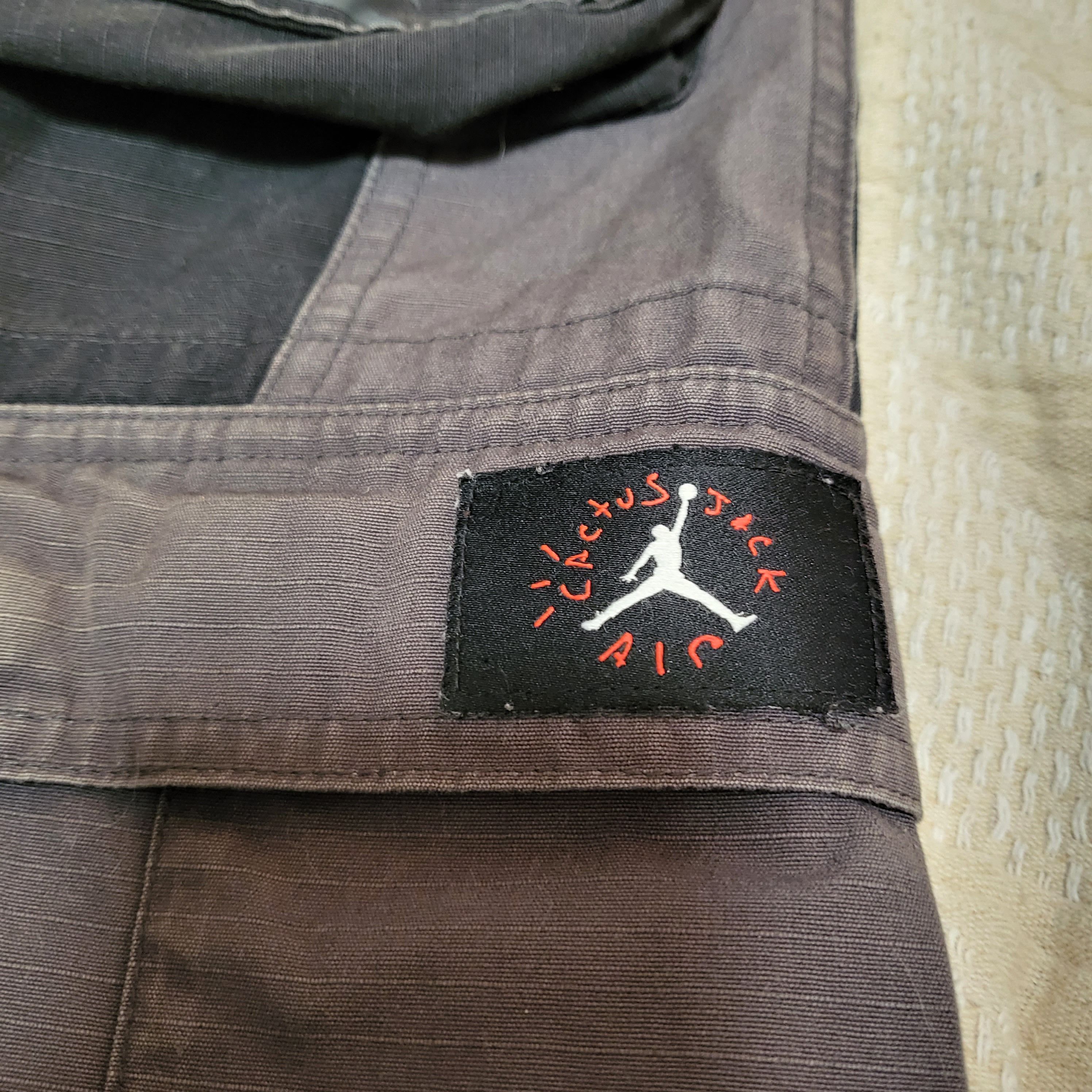 Jordan Brand × Travis Scott Travis scott cargo Jordan Pants Size US 32 / EU 48 - 4 Thumbnail