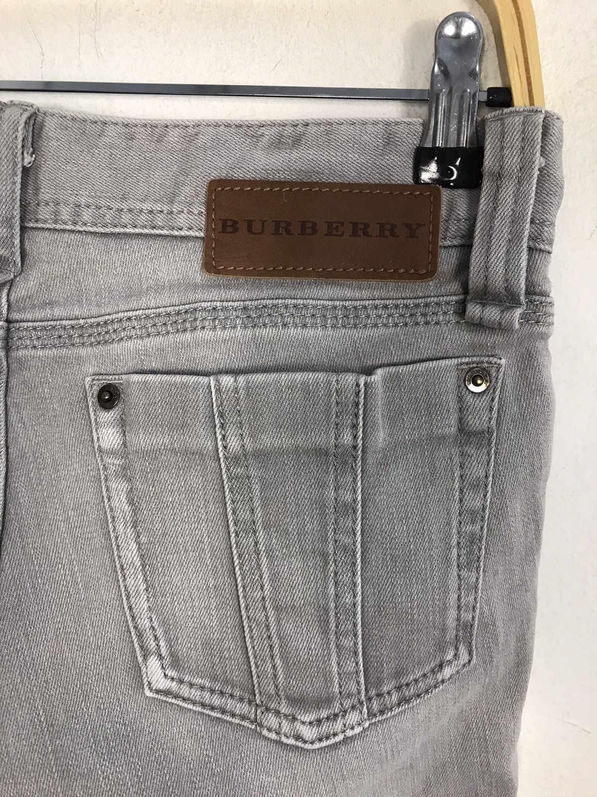 Burberry Burberry London Grey Colour Design Boocut Jeans Size 30" / US 8 / IT 44 - 10 Thumbnail
