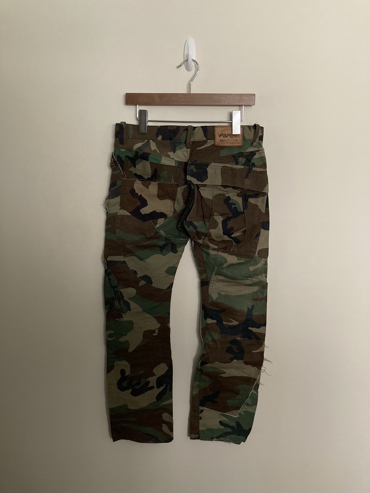 20471120 20471120 "Paper" Reconstructed Camo Pants Size US 28 / EU 44 - 2 Thumbnail