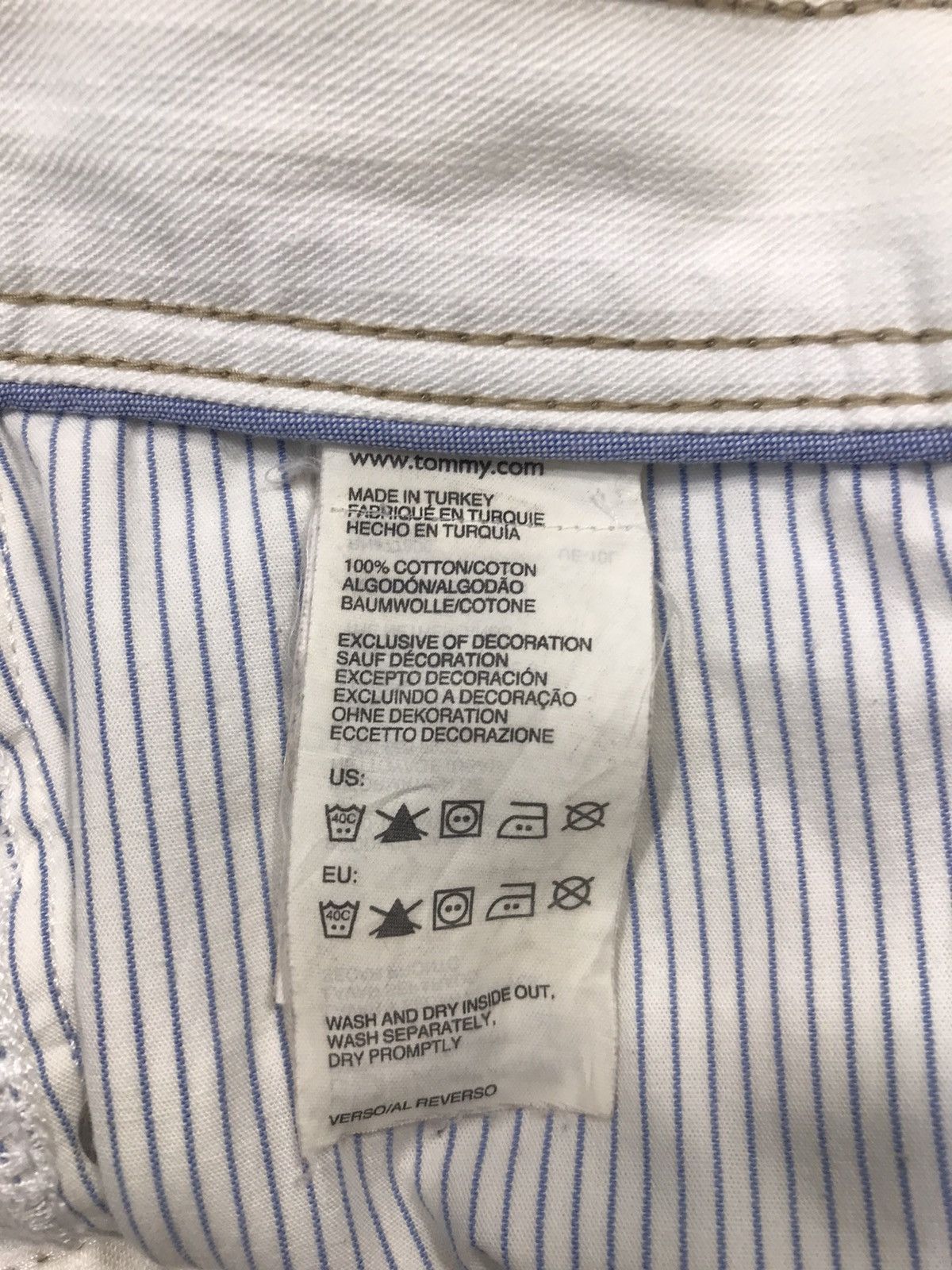 Tommy Hilfiger × Vintage Vintage Tommy Hilfiger Jeans White Colour Design Size US 31 - 17 Thumbnail