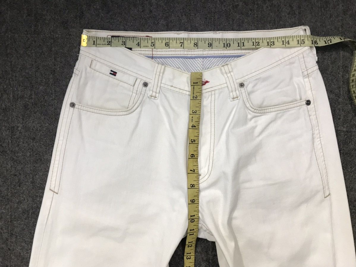 Tommy Hilfiger × Vintage Vintage Tommy Hilfiger Jeans White Colour Design Size US 31 - 22 Thumbnail