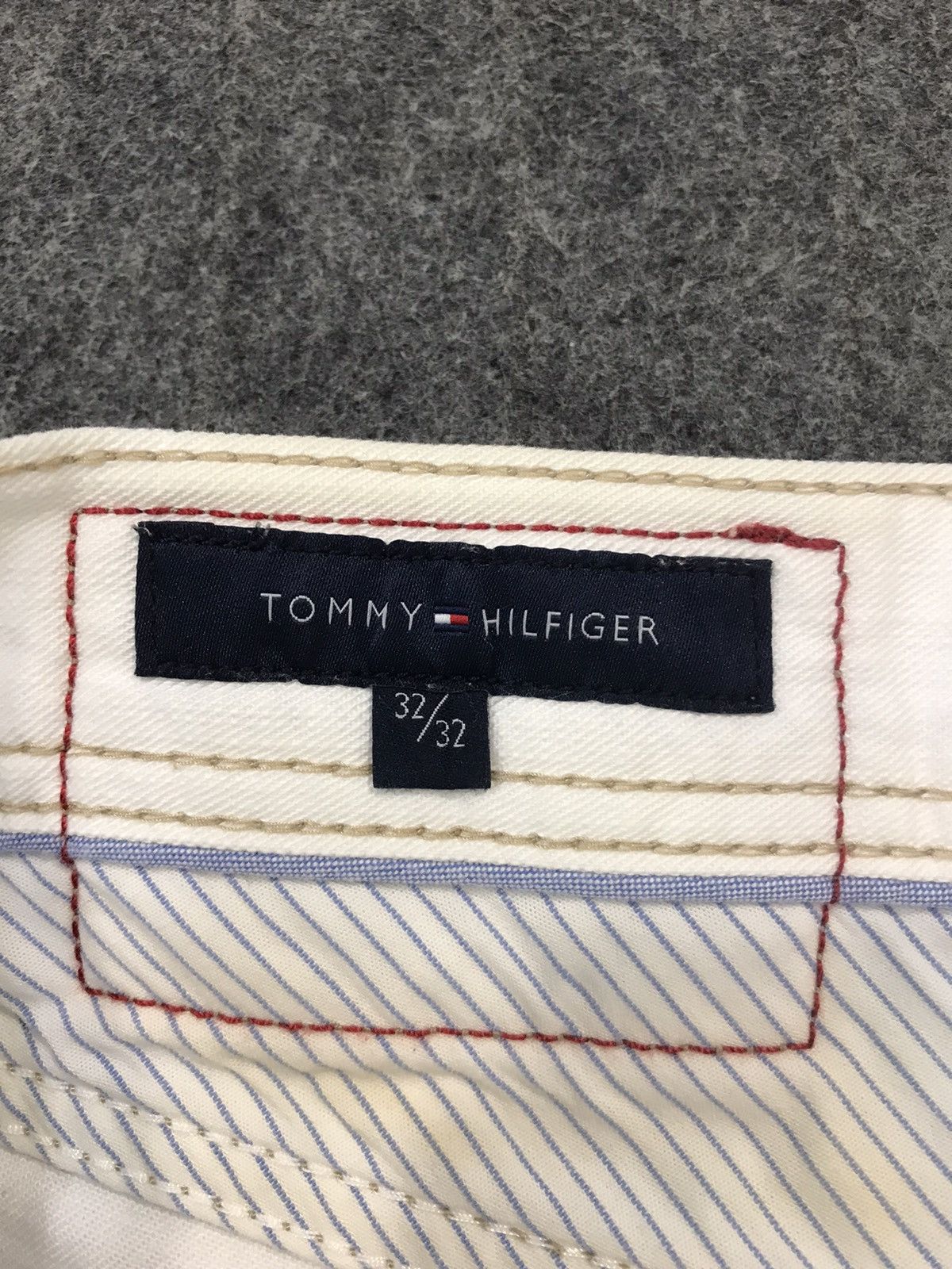 Tommy Hilfiger × Vintage Vintage Tommy Hilfiger Jeans White Colour Design Size US 31 - 15 Thumbnail