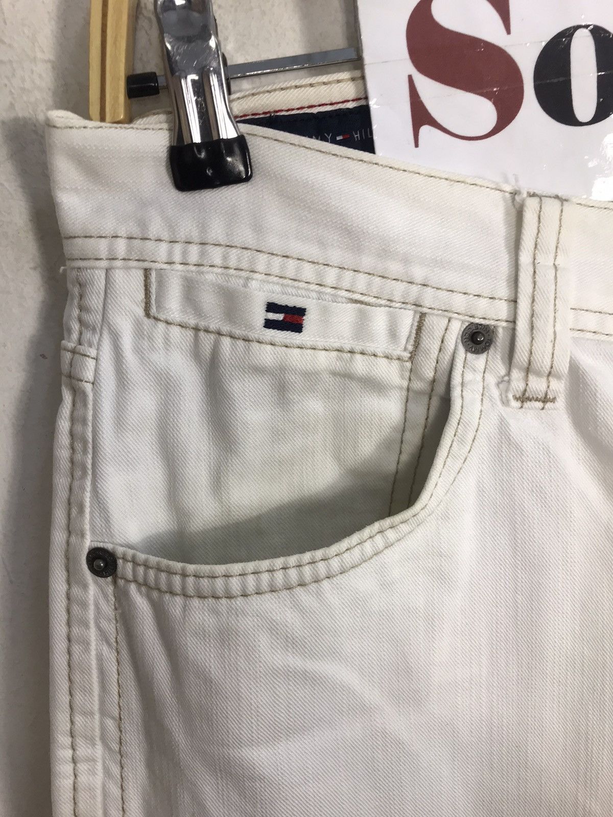 Tommy Hilfiger × Vintage Vintage Tommy Hilfiger Jeans White Colour Design Size US 31 - 8 Thumbnail