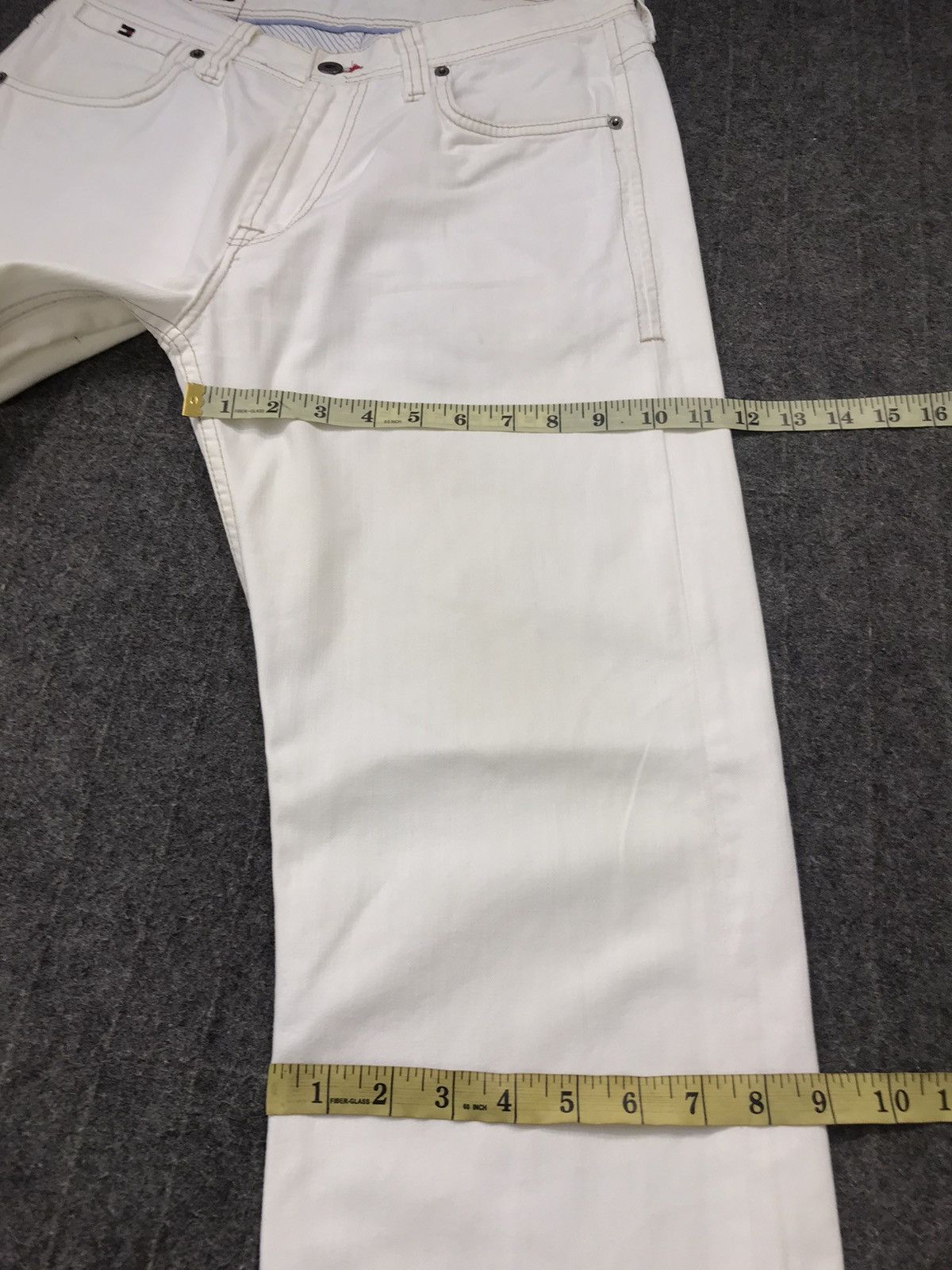 Tommy Hilfiger × Vintage Vintage Tommy Hilfiger Jeans White Colour Design Size US 31 - 23 Thumbnail