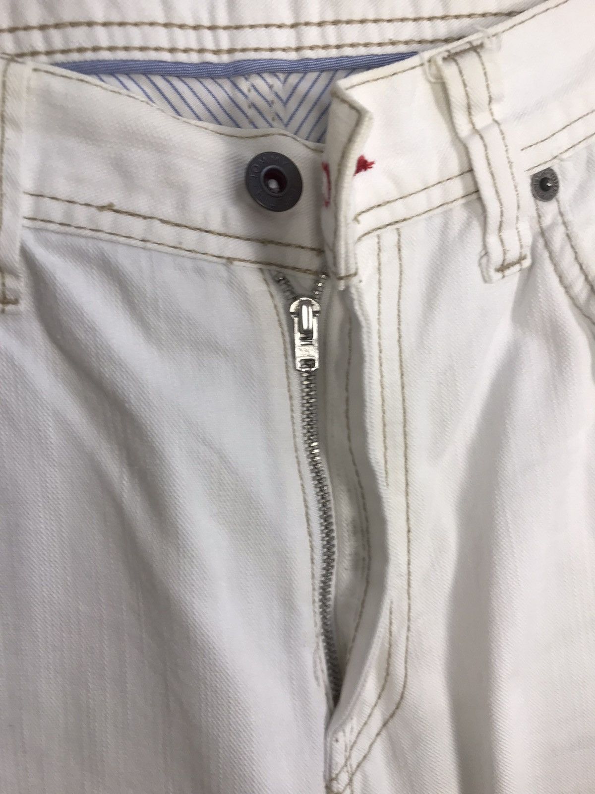 Tommy Hilfiger × Vintage Vintage Tommy Hilfiger Jeans White Colour Design Size US 31 - 9 Thumbnail