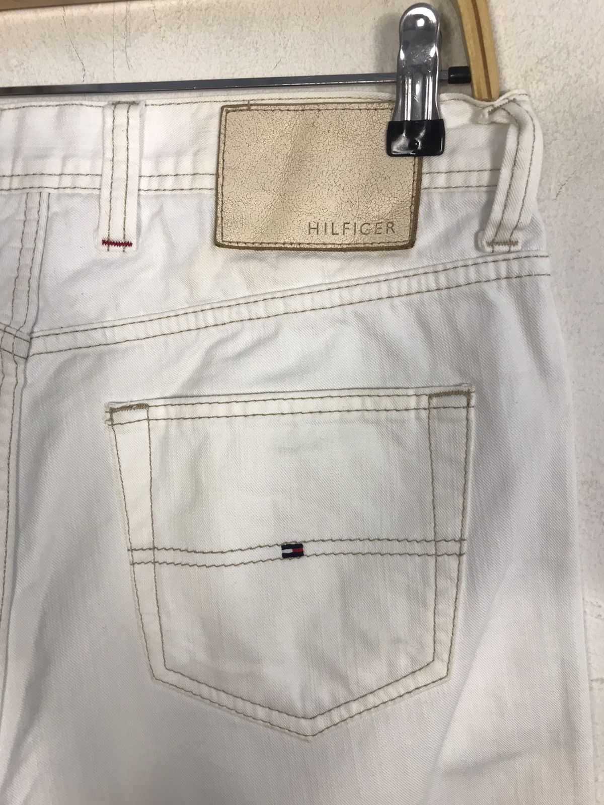 Tommy Hilfiger × Vintage Vintage Tommy Hilfiger Jeans White Colour Design Size US 31 - 11 Thumbnail