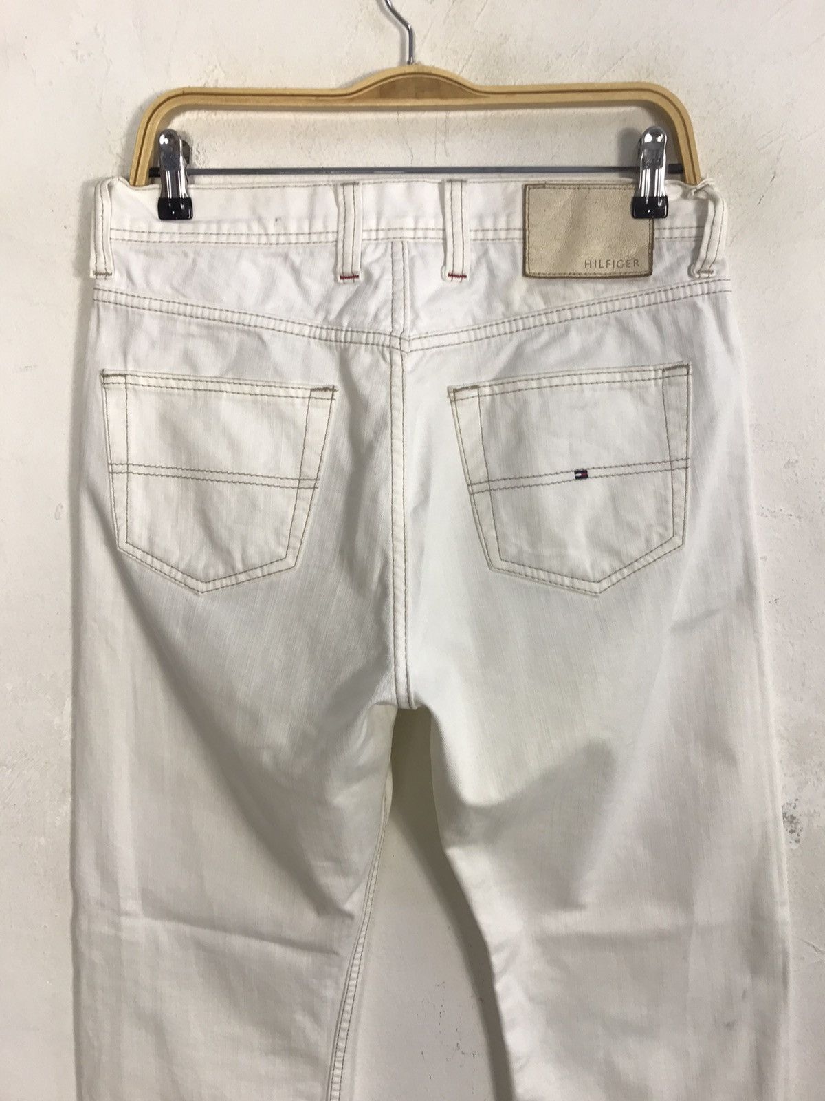 Tommy Hilfiger × Vintage Vintage Tommy Hilfiger Jeans White Colour Design Size US 31 - 10 Thumbnail