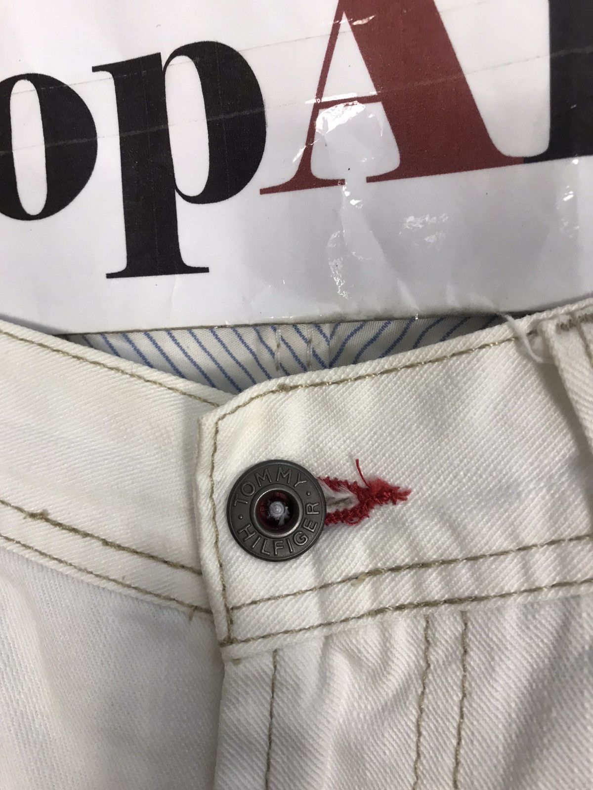 Tommy Hilfiger × Vintage Vintage Tommy Hilfiger Jeans White Colour Design Size US 31 - 7 Thumbnail