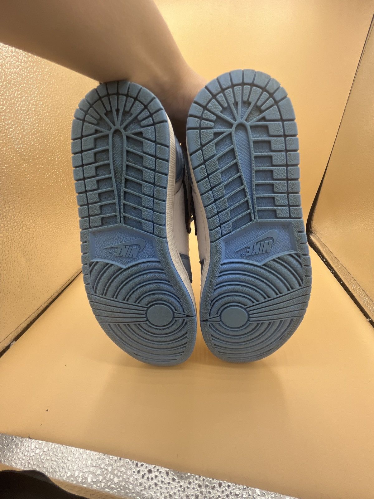 Jordan Brand × Nike Jordan 1 University Blue Size US 9.5 / EU 42-43 - 8 Thumbnail
