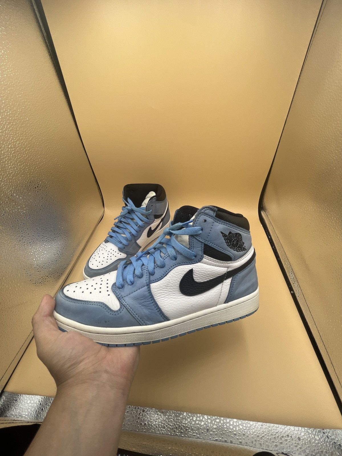 Jordan Brand × Nike Jordan 1 University Blue Size US 9.5 / EU 42-43 - 1 Thumbnail