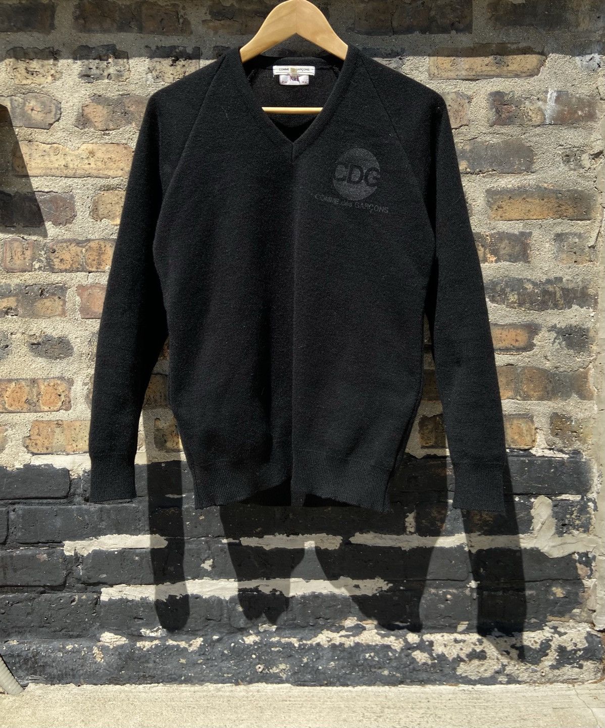 Comme des Garcons ‘Emblem’ Sweater Size US S / EU 44-46 / 1 - 1 Thumbnail