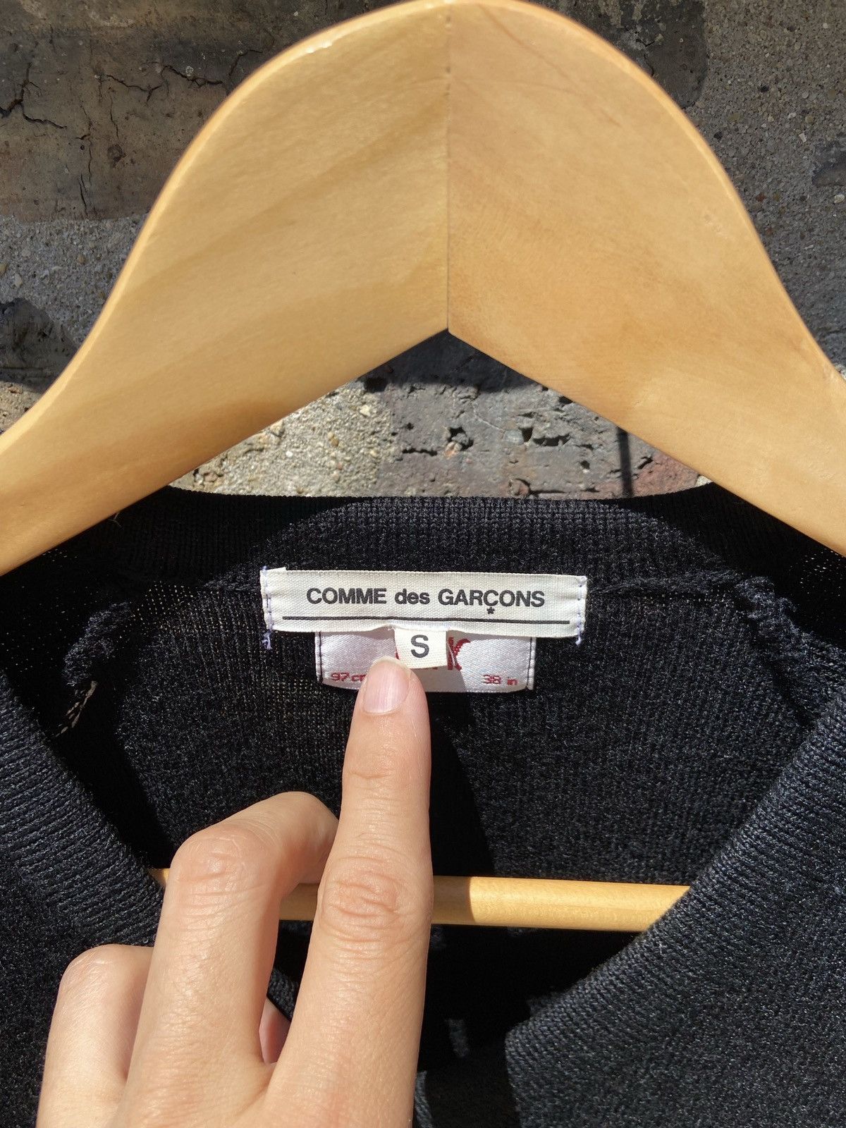Comme des Garcons ‘Emblem’ Sweater Size US S / EU 44-46 / 1 - 3 Thumbnail