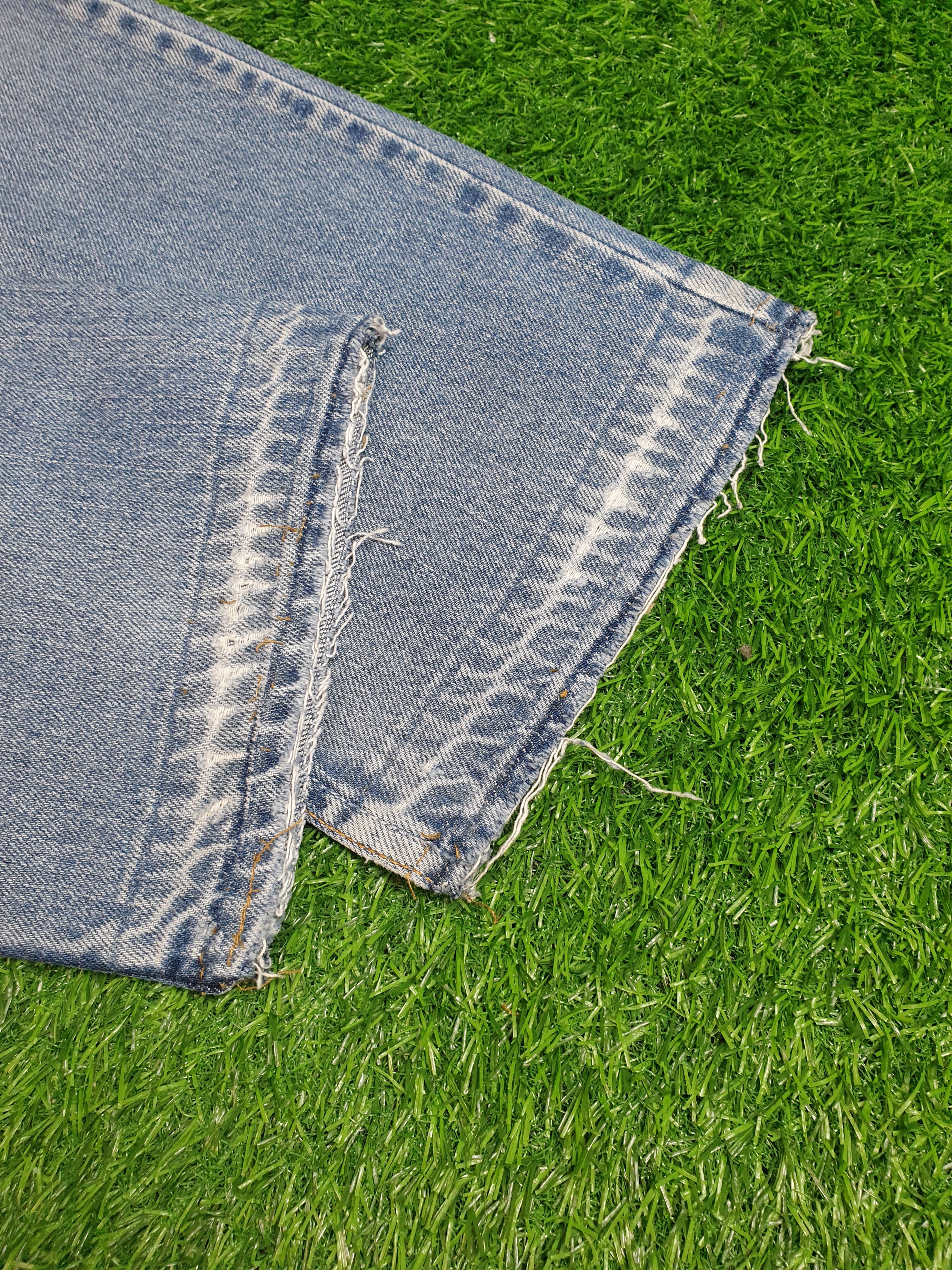 Levi's Vintage Clothing LEVIS 505 Light Wash Faded Distressed 33X29 Jeans L0160 Size US 33 - 6 Thumbnail