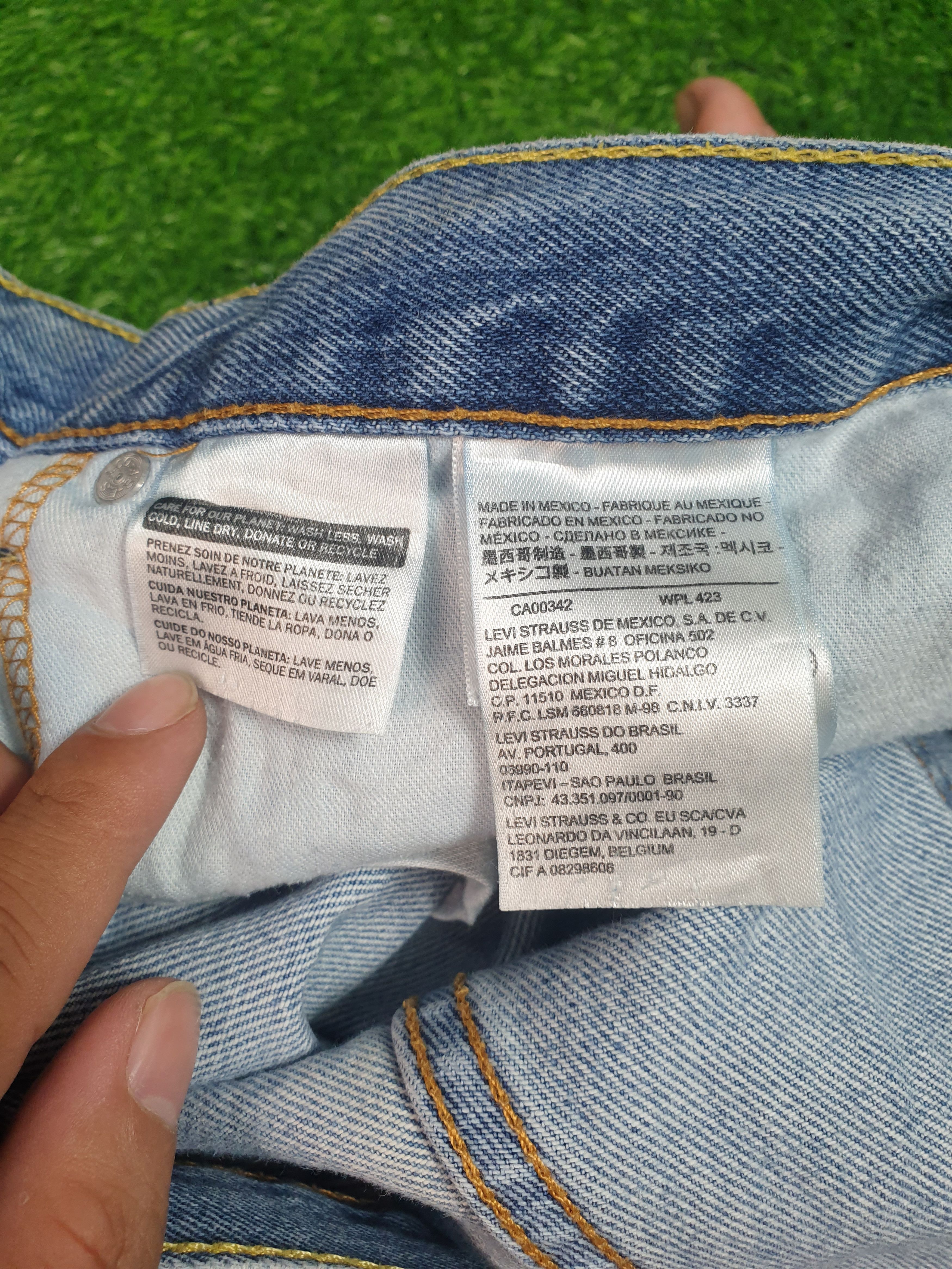 Levi's Vintage LEVIS 505 Light Wash Faded Size 35X31.5 Jeans L0170 Size US 35 - 12 Thumbnail