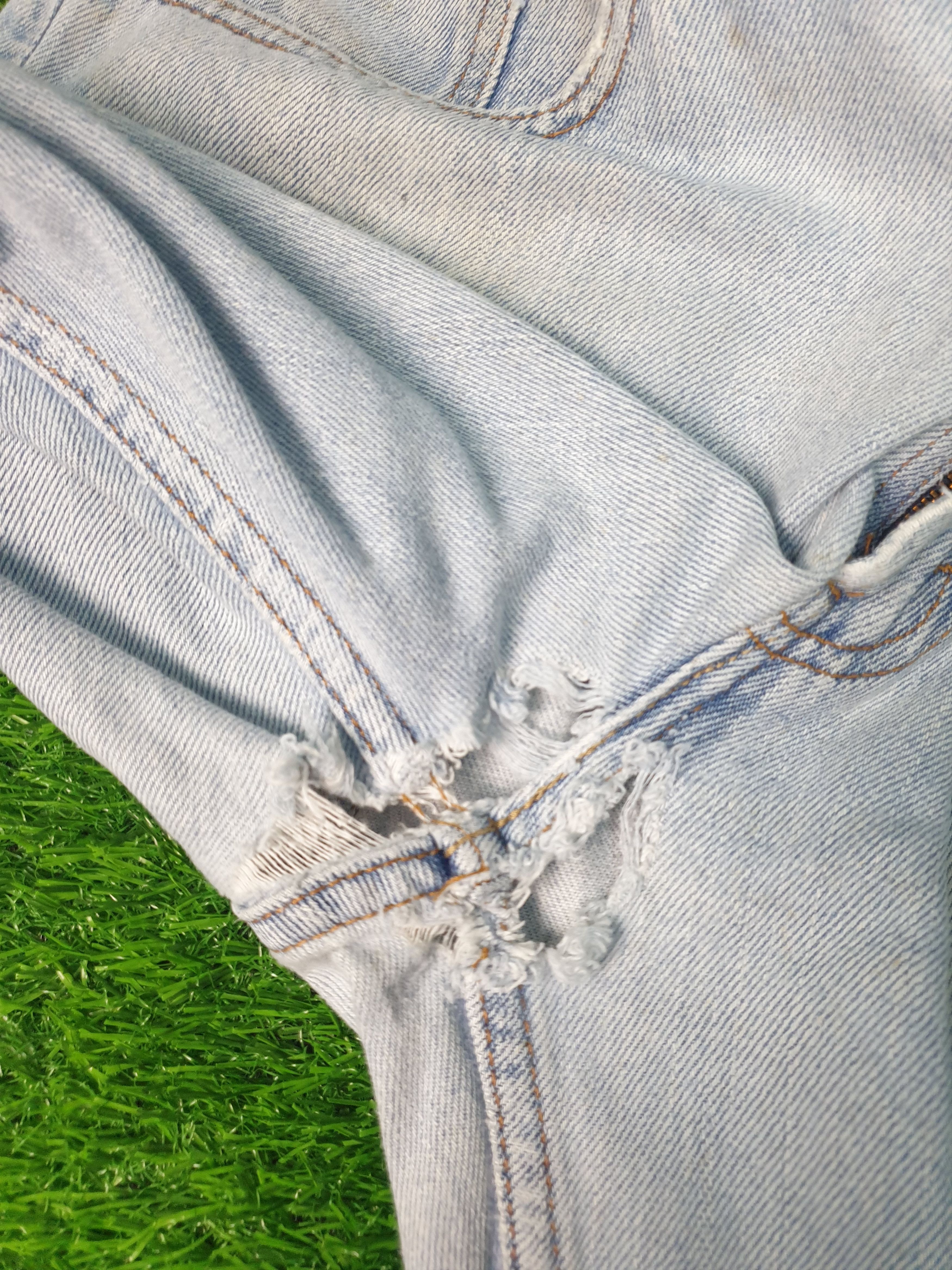 Levi's Vintage Clothing LEVIS 505 Sun Faded Distressed Size 33X29 Jeans L0128 Size US 33 - 6 Thumbnail