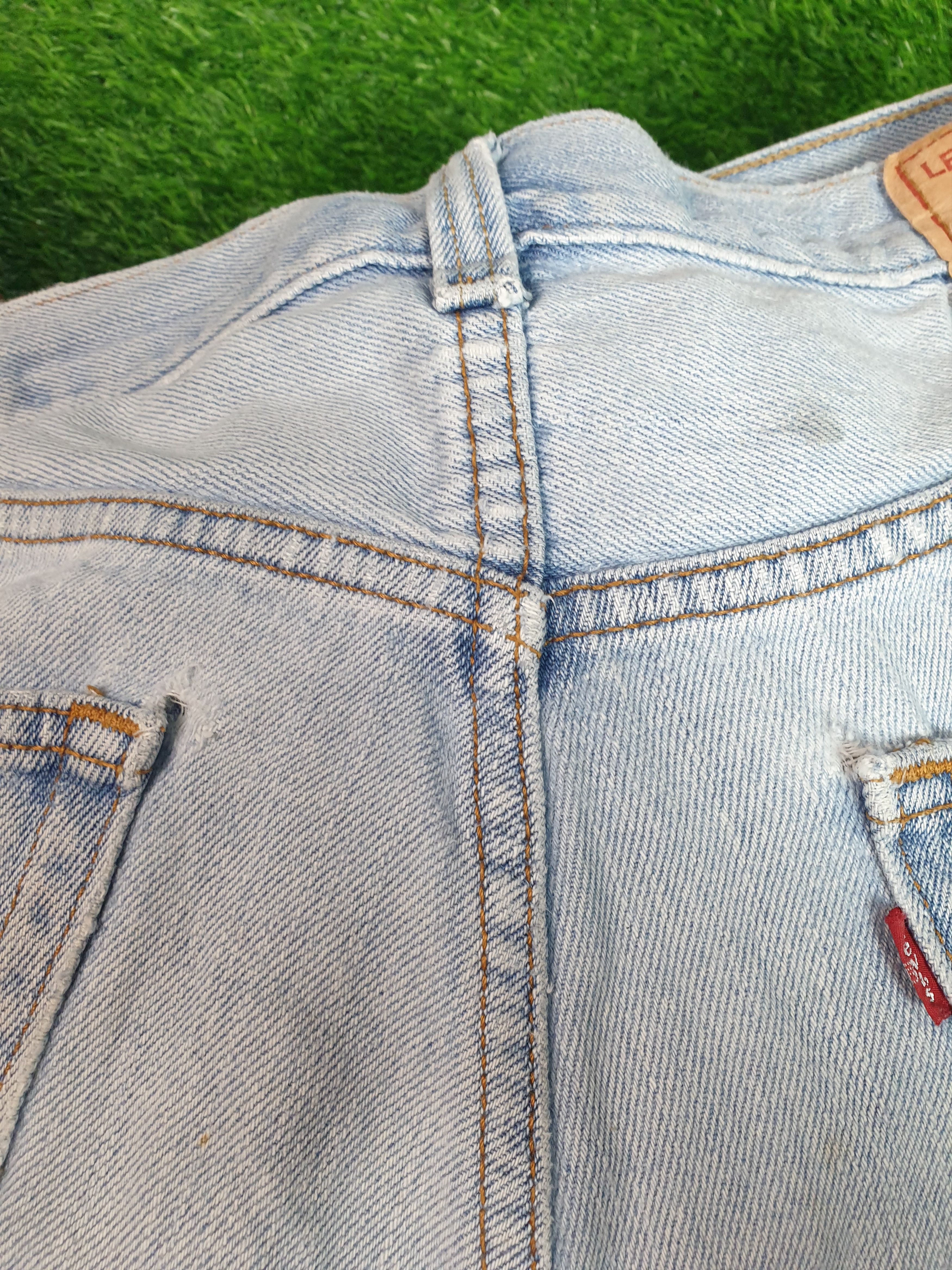 Levi's Vintage Clothing LEVIS 505 Sun Faded Distressed Size 33X29 Jeans L0128 Size US 33 - 12 Thumbnail