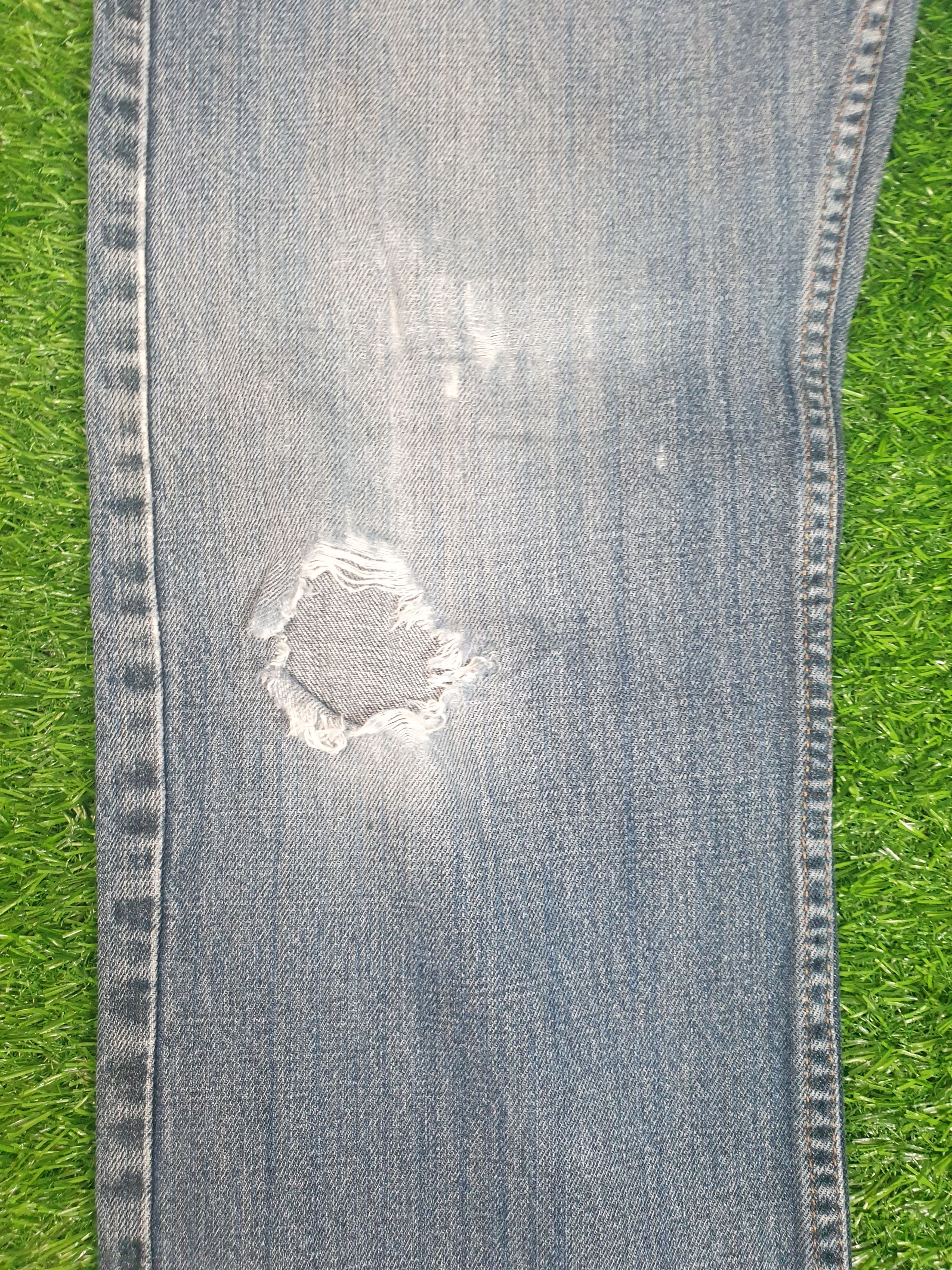Levi's Vintage Clothing LEVIS 505 Medium Wash Distressed Size 32X29 Jeans L0175 Size US 32 / EU 48 - 5 Thumbnail
