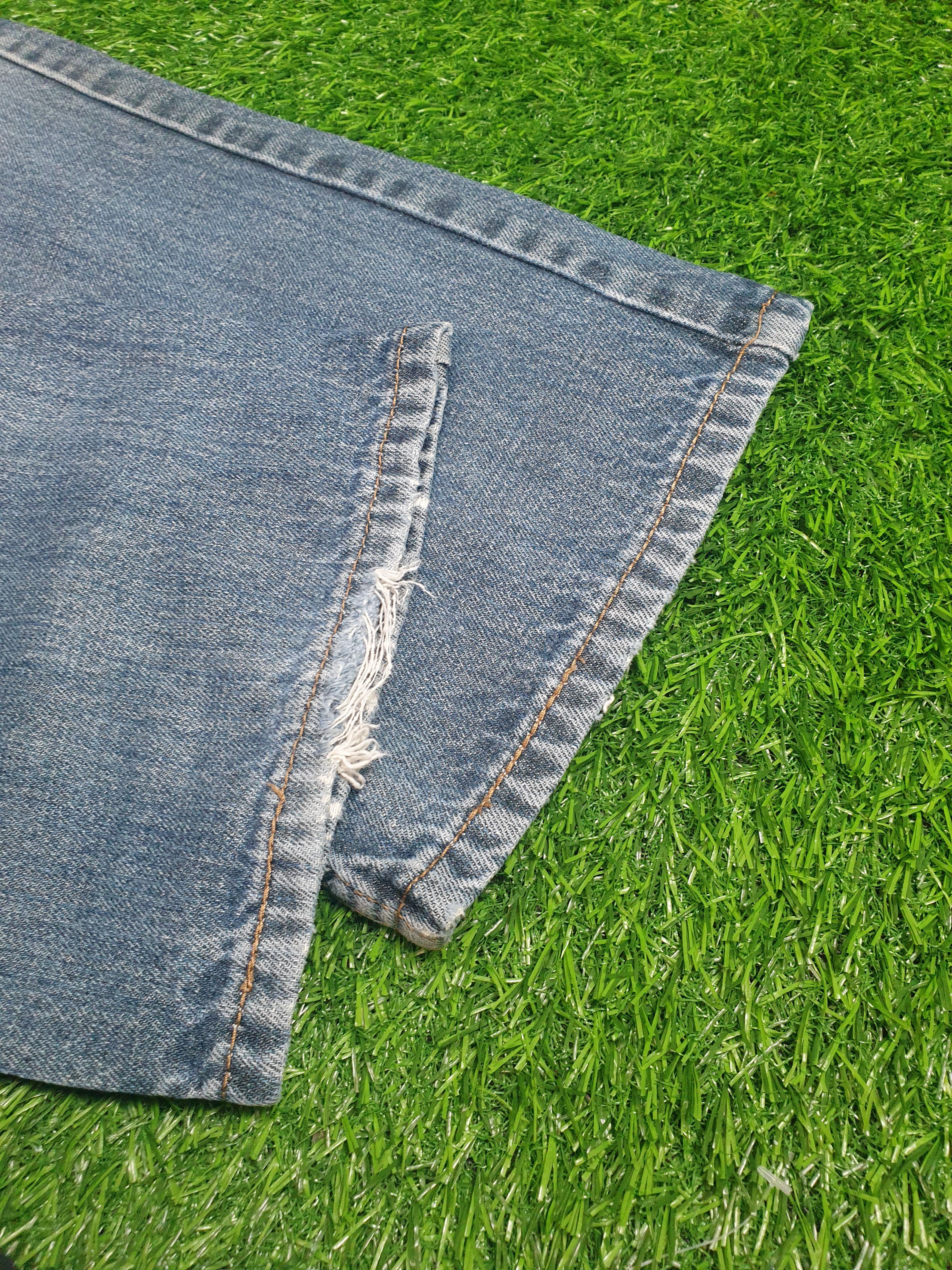 Levi's Vintage Clothing LEVIS 505 Medium Wash Distressed Size 32X29 Jeans L0175 Size US 32 / EU 48 - 9 Thumbnail