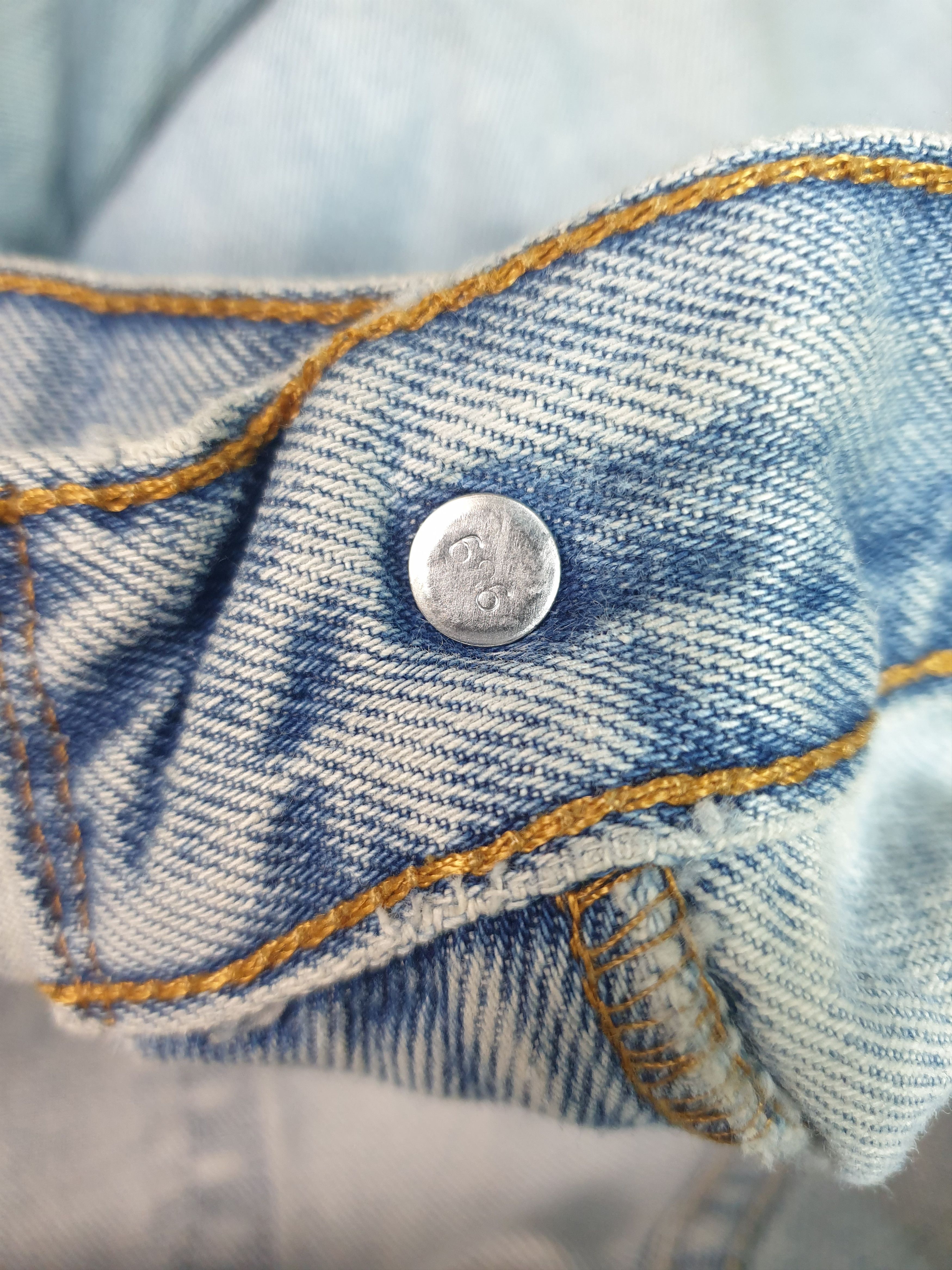 Levi's Vintage Clothing Vintage LEVIS 560 Faded Distressed Size 34X31 Jeans L0121 Size US 34 / EU 50 - 12 Thumbnail