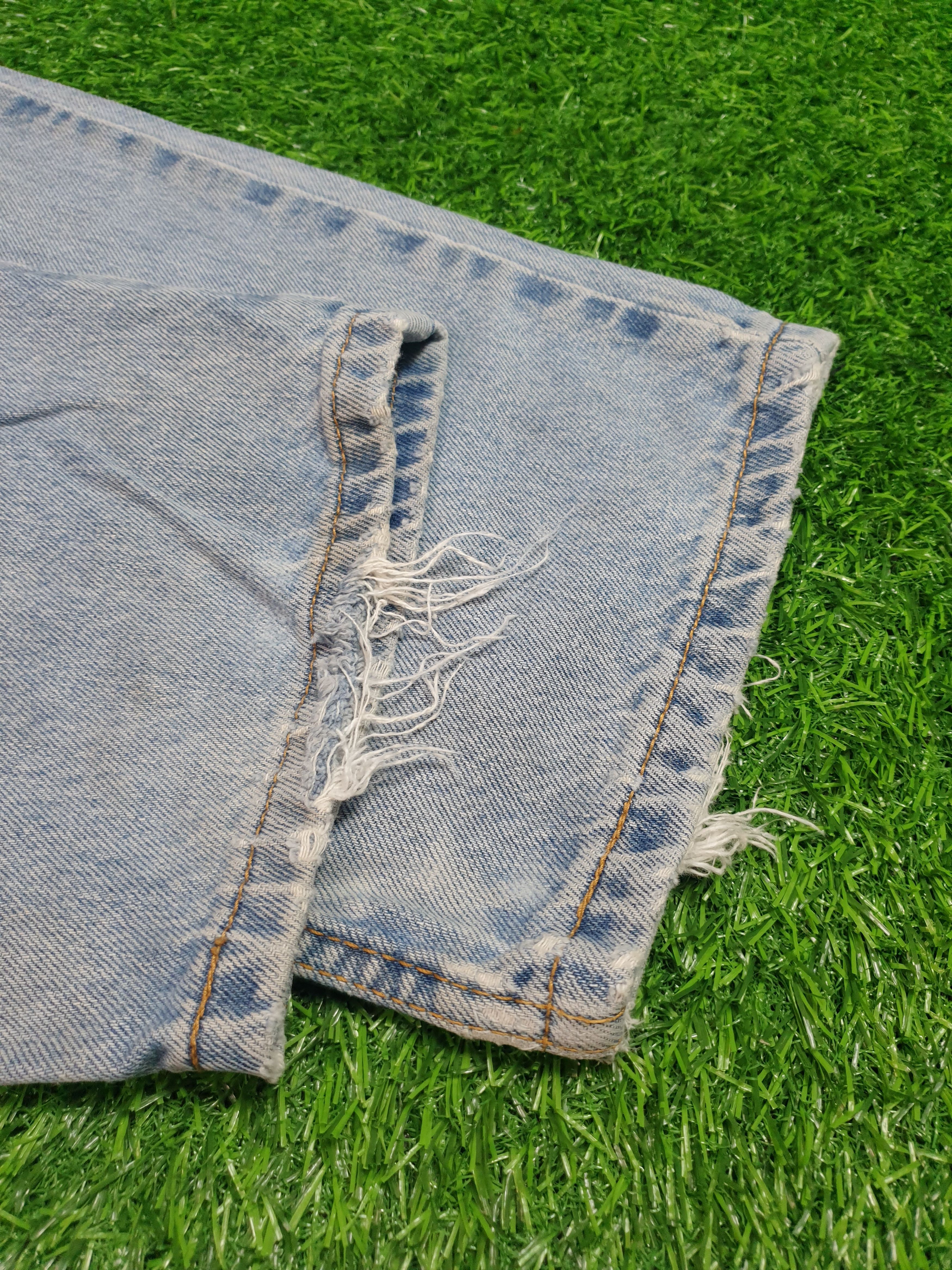 Levi's Vintage Clothing Vintage LEVIS 560 Faded Distressed Size 34X31 Jeans L0121 Size US 34 / EU 50 - 8 Thumbnail