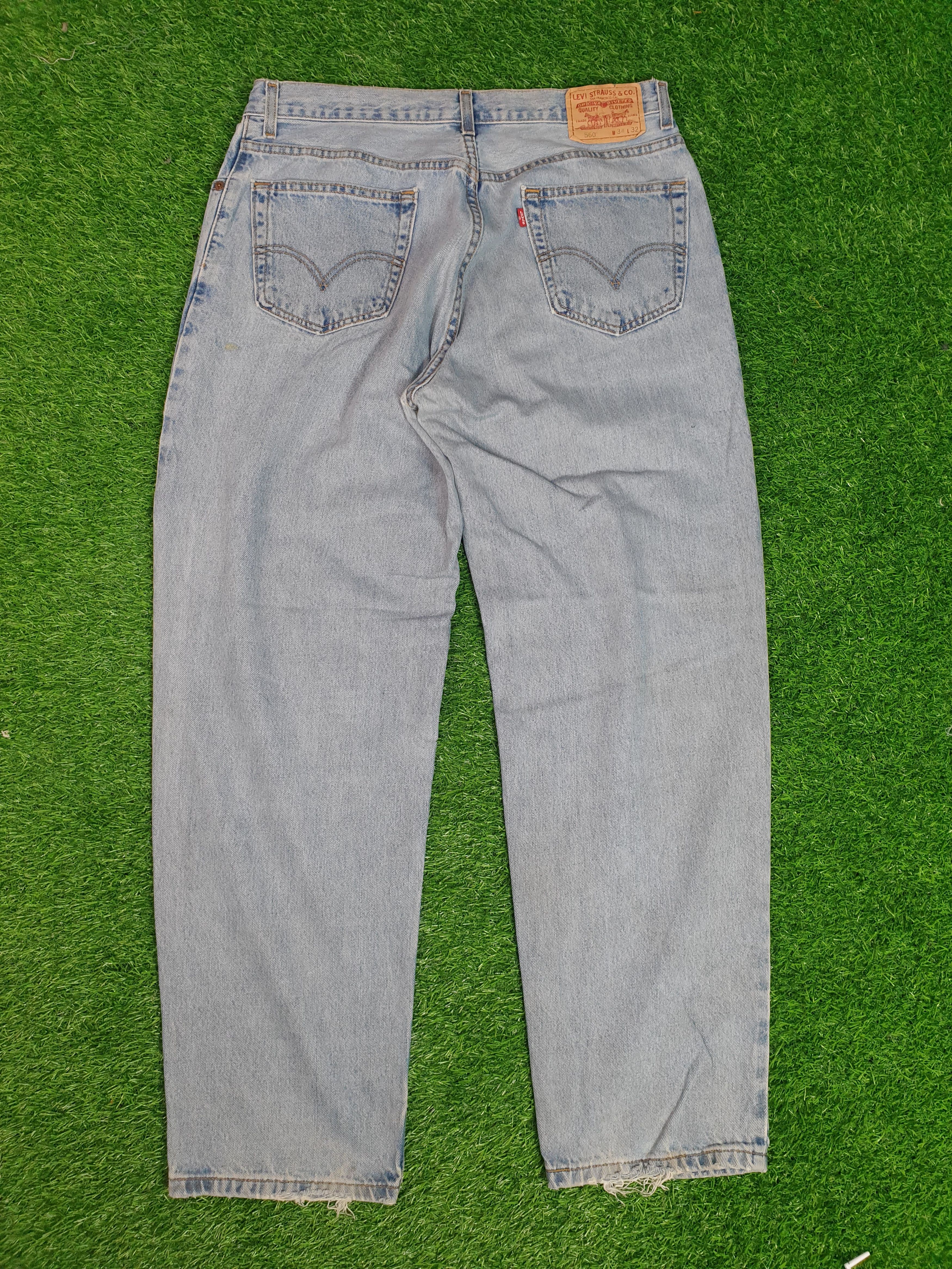 Levi's Vintage Clothing Vintage LEVIS 560 Faded Distressed Size 34X31 Jeans L0121 Size US 34 / EU 50 - 2 Thumbnail