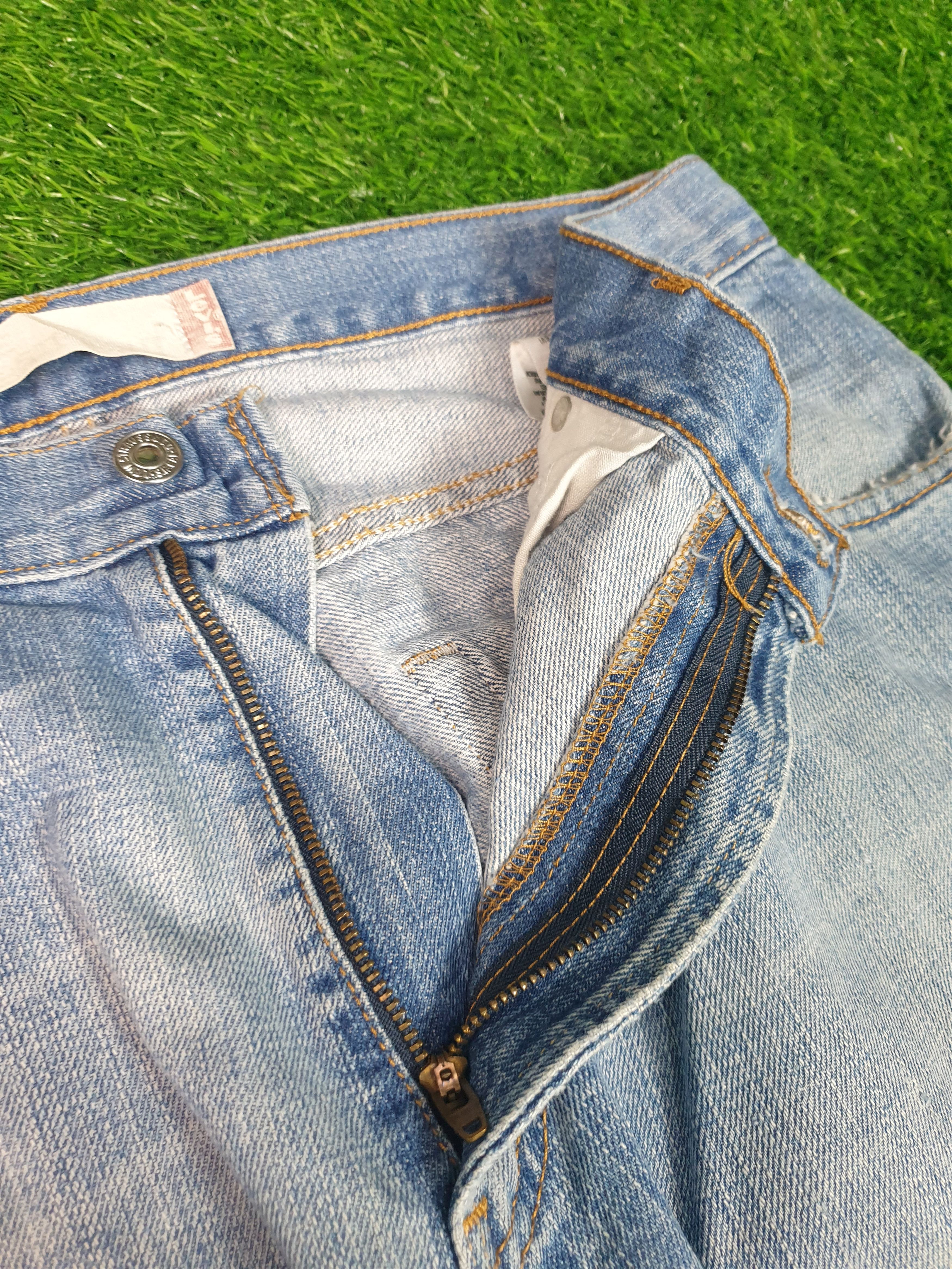 Levi's Vintage Clothing LEVIS 569 Sun Faded Distressed Size 32X31 Jeans L0122 Size US 32 / EU 48 - 6 Thumbnail