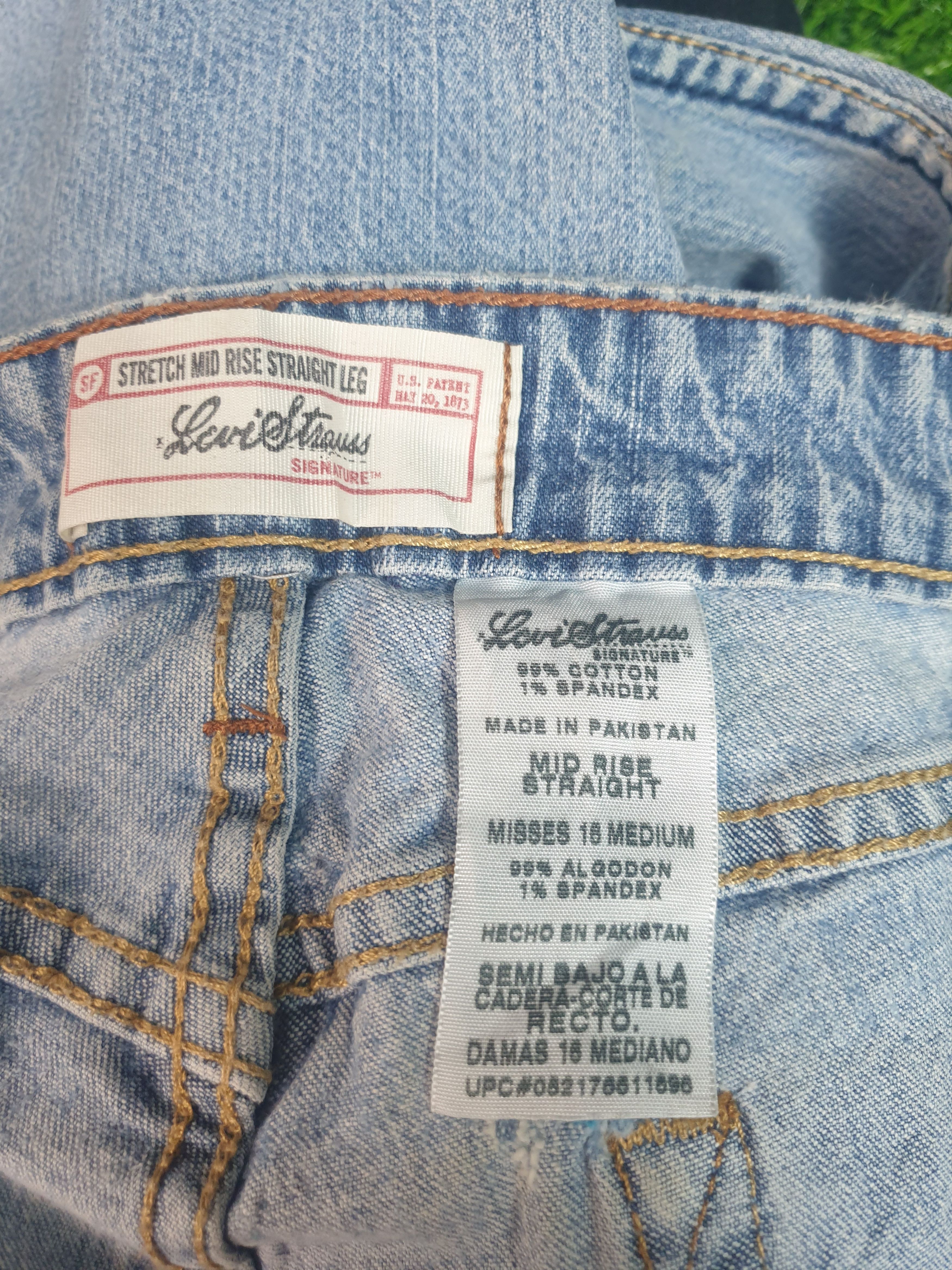 Levi's LEVIS SIGNATURE Sun Faded Distressed Size 35X31Jeans L0184 Size US 35 - 14 Thumbnail