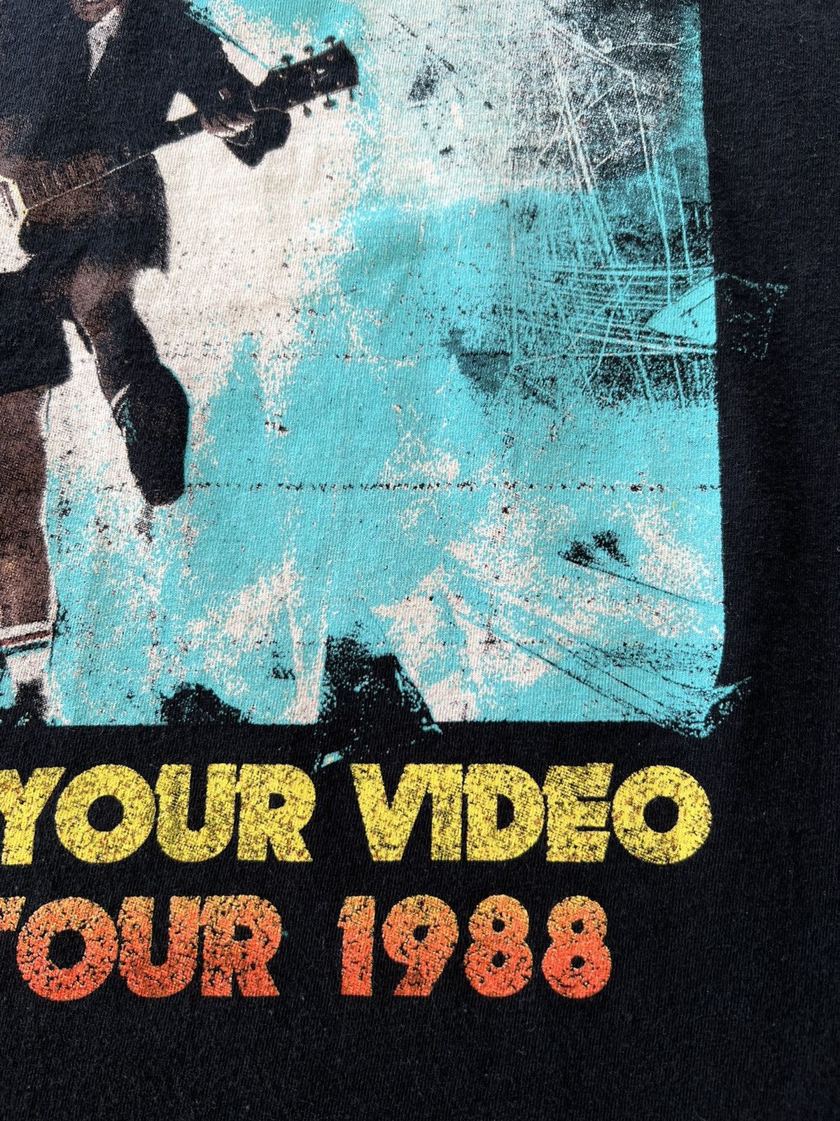Band Tees Vintage 2020 AC/DC Blow Up Your Video Black Tee (Pink Floyd) Size US L / EU 52-54 / 3 - 6 Thumbnail