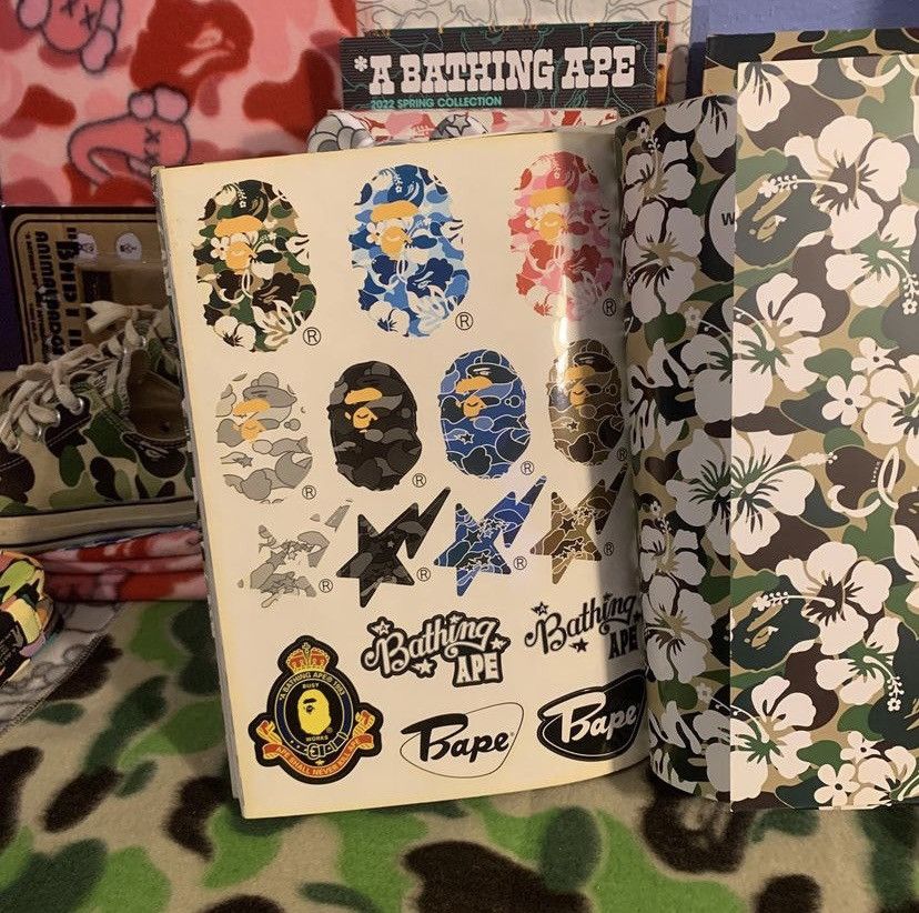 Bape 2008 Bape magazine + Mini Back Pack Size ONE SIZE - 4 Thumbnail