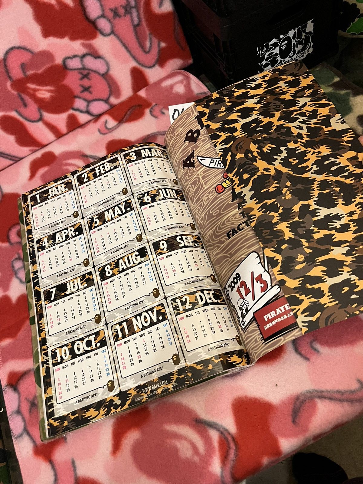 Bape 2010 Magazine + Camo Wallet thing Size ONE SIZE - 3 Thumbnail