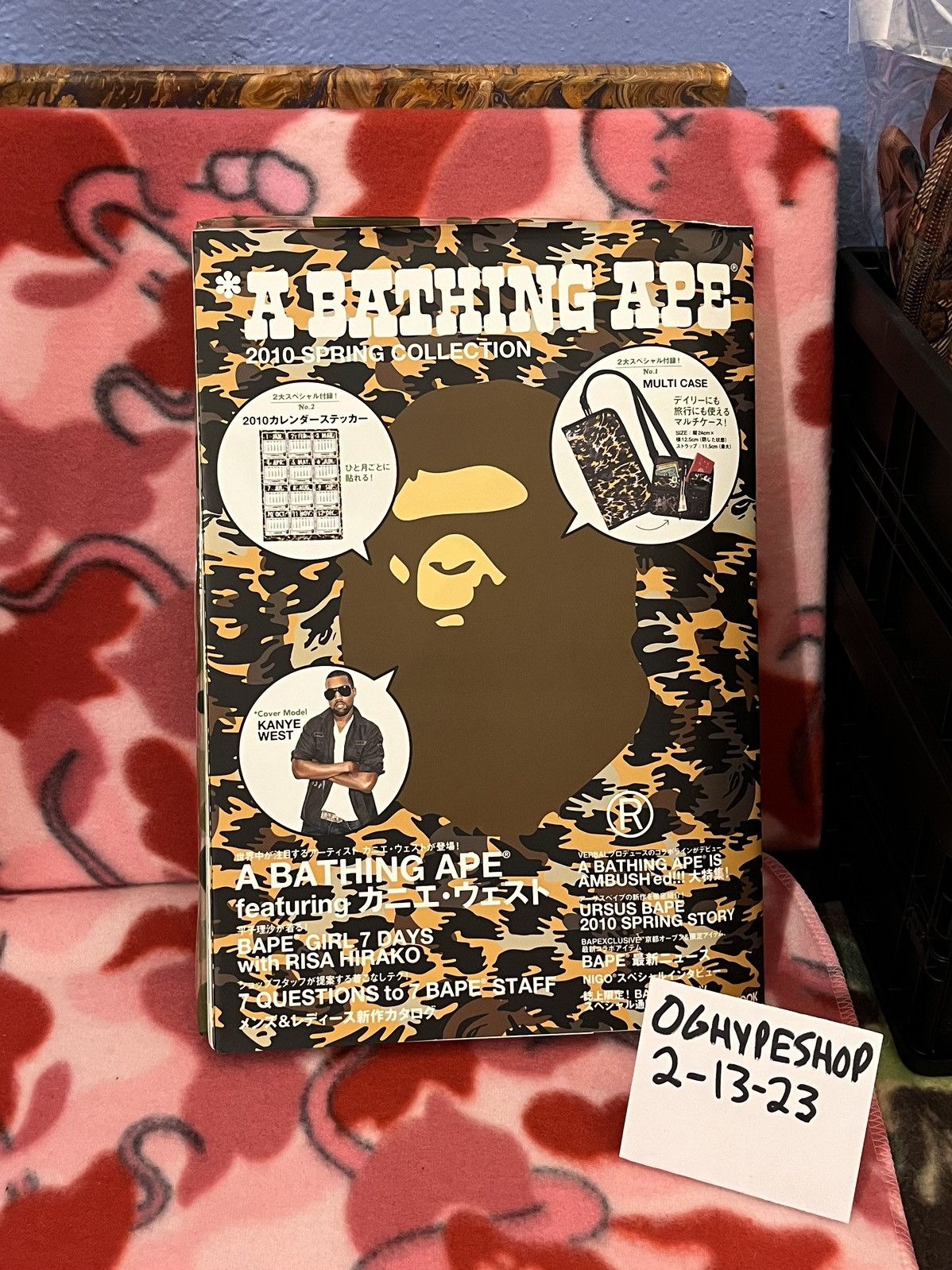 Bape 2010 Magazine + Camo Wallet thing Size ONE SIZE - 1 Thumbnail