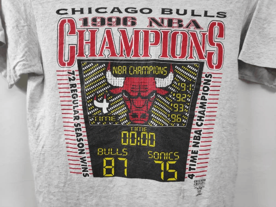 NBA Vintage Chicago Bulls 90s NBA Tshirt Rare Design Size US L / EU 52-54 / 3 - 2 Thumbnail