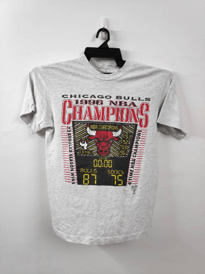 NBA Vintage Chicago Bulls 90s NBA Tshirt Rare Design Size US L / EU 52-54 / 3 - 1 Thumbnail