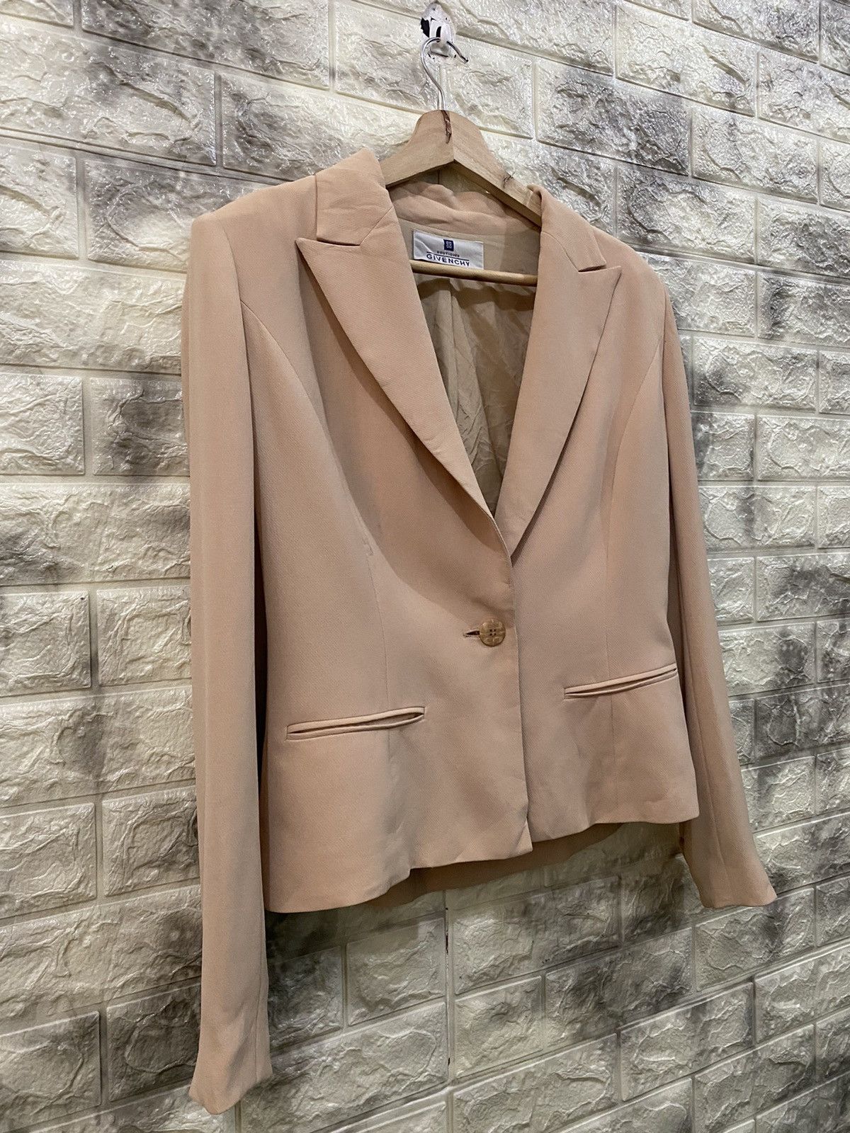 Givenchy × Vintage Vintage Givenchy crop jacket Size US S / EU 44-46 / 1 - 4 Thumbnail