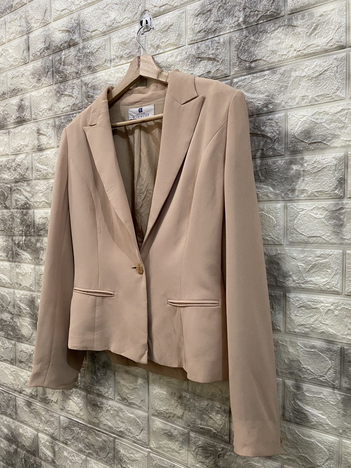 Givenchy × Vintage Vintage Givenchy crop jacket Size US S / EU 44-46 / 1 - 3 Thumbnail