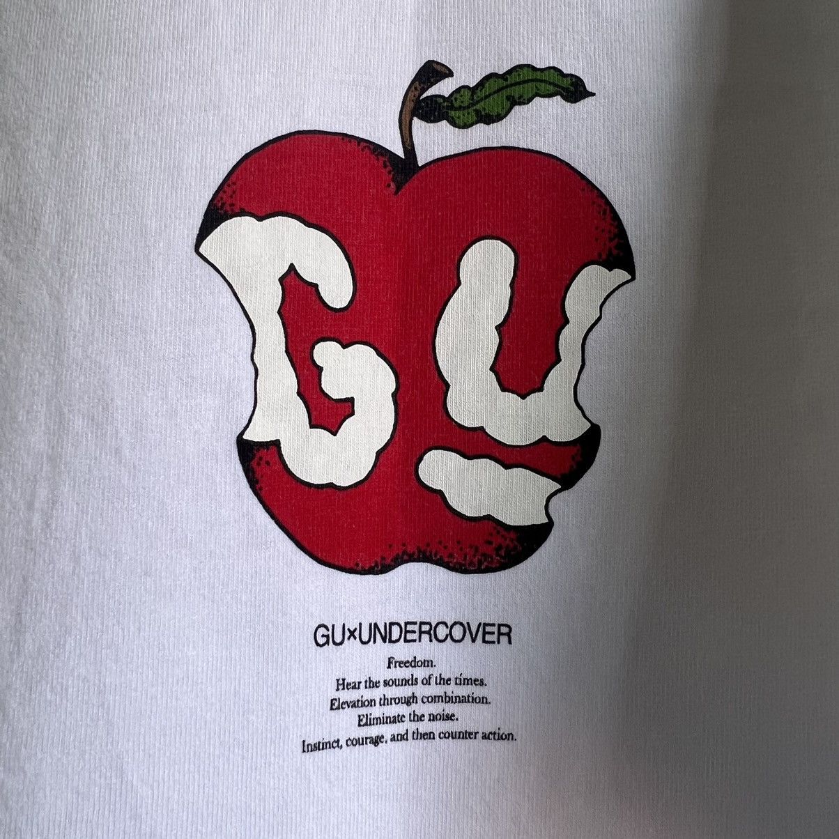 Jun Takahashi UNDERCOVER X GU APPLE TEE Size US M / EU 48-50 / 2 - 3 Thumbnail