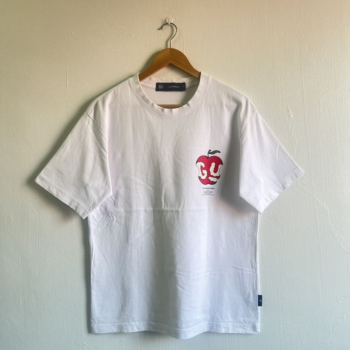 UNDERCOVER X GU APPLE TEE