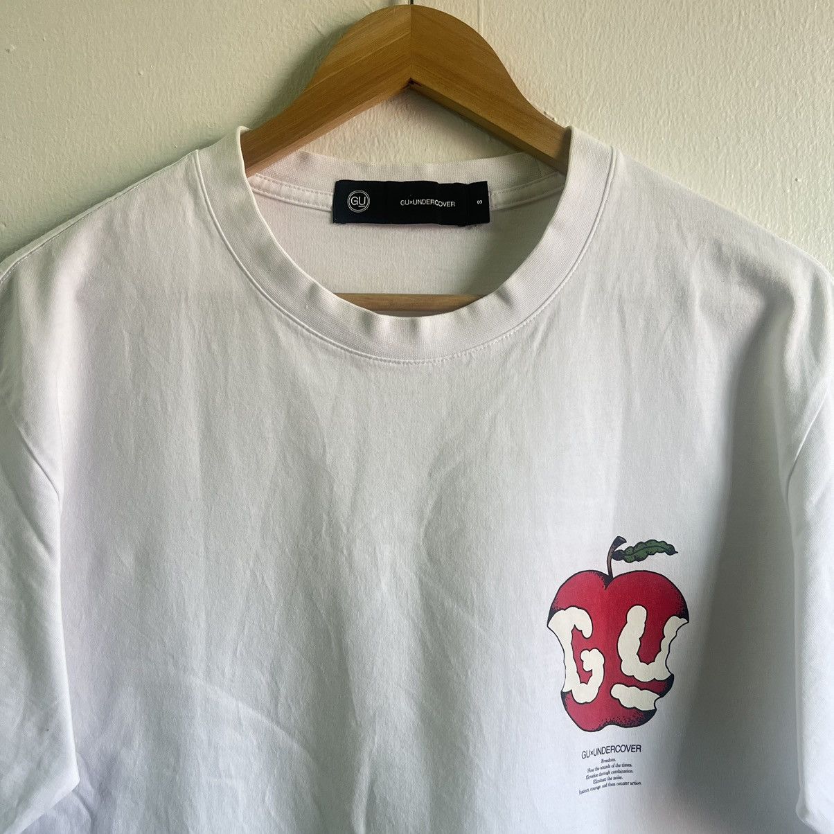 Jun Takahashi UNDERCOVER X GU APPLE TEE Size US M / EU 48-50 / 2 - 2 Thumbnail