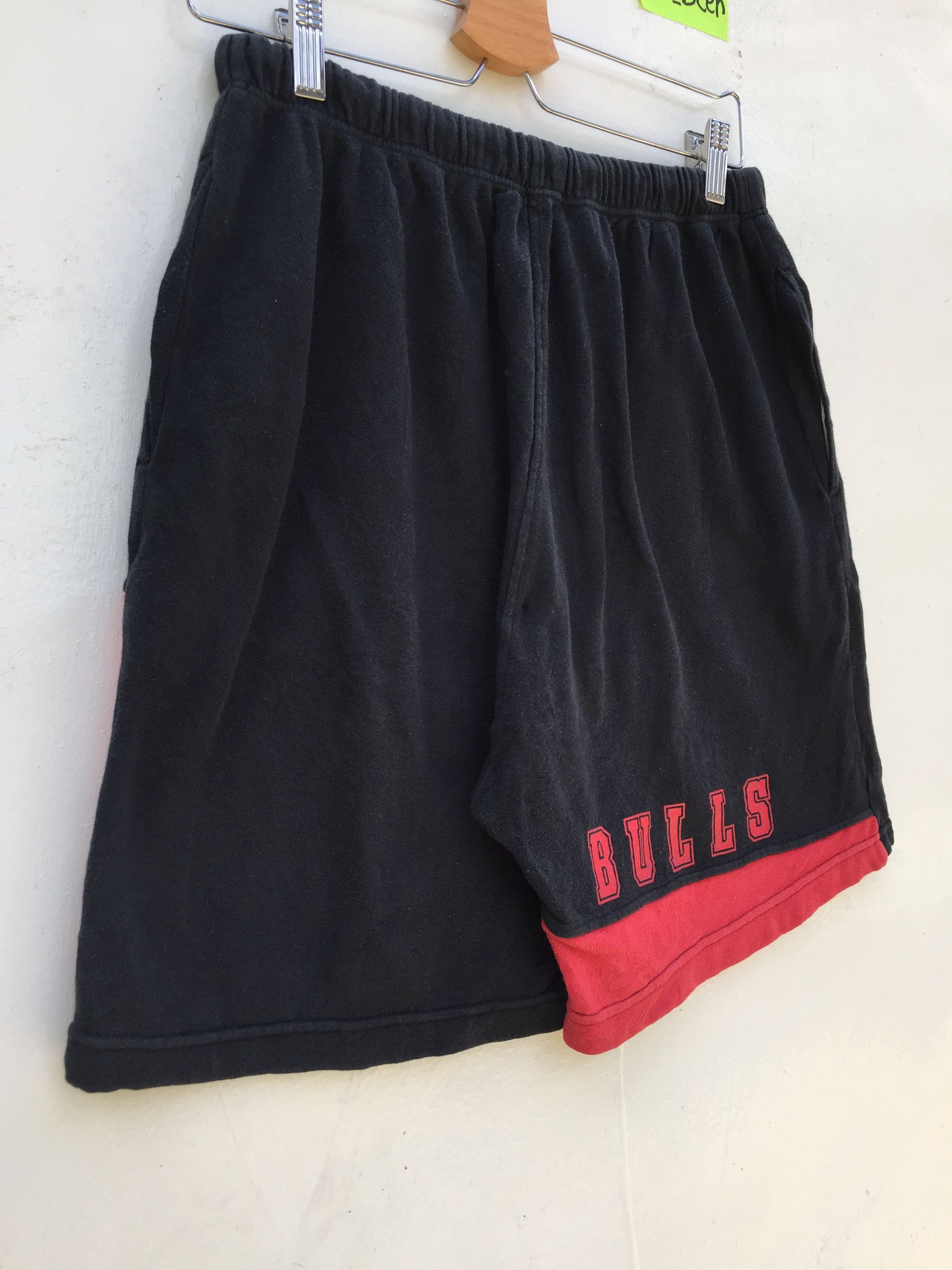 NBA Vintage 90s Chicago Bulls Champion NBA Shorts Size US 27 - 6 Thumbnail
