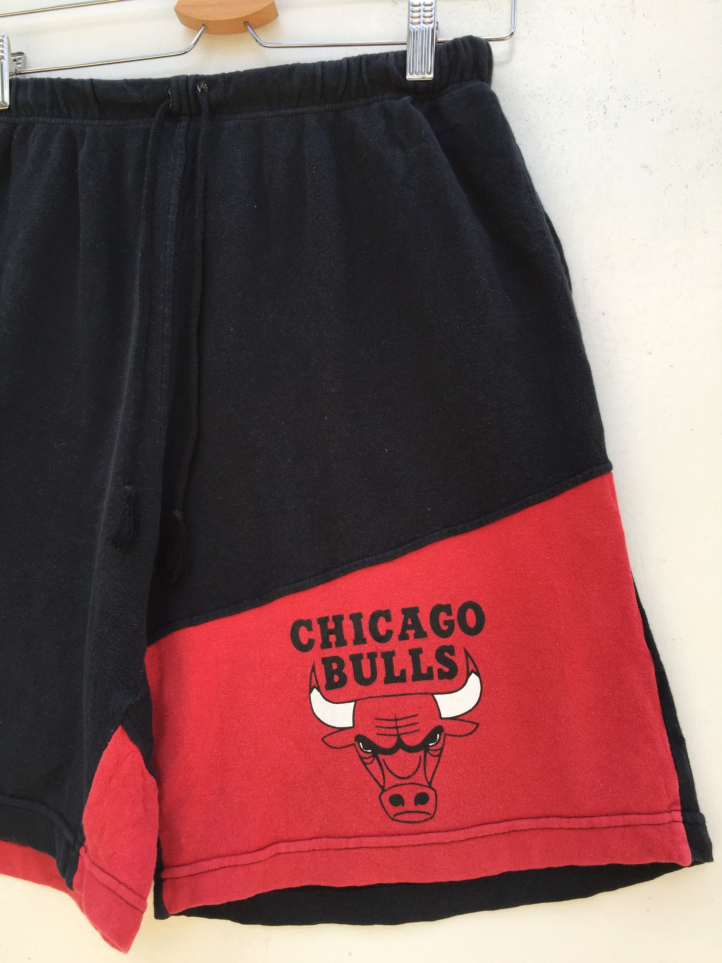 NBA Vintage 90s Chicago Bulls Champion NBA Shorts Size US 27 - 4 Thumbnail