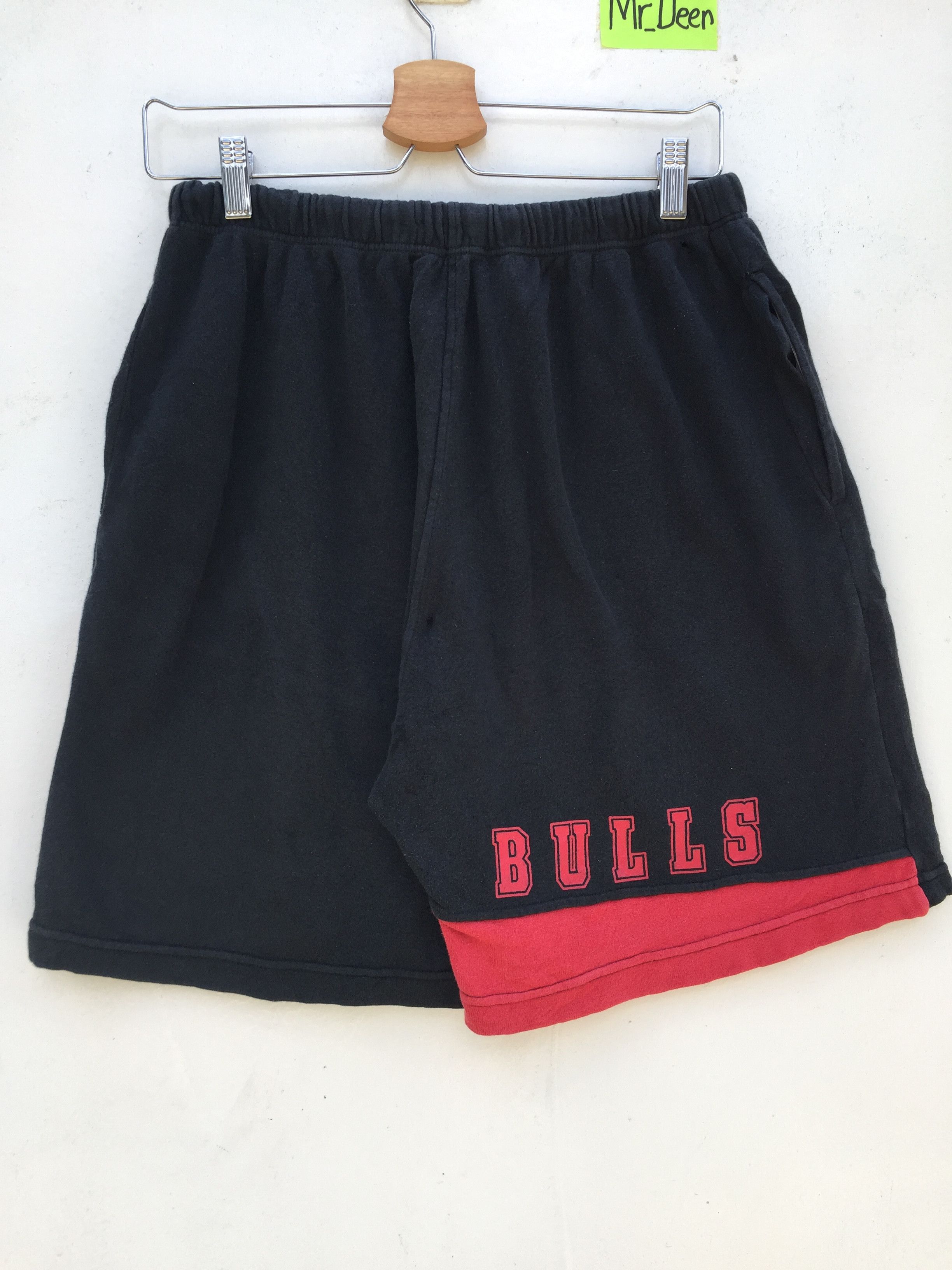 NBA Vintage 90s Chicago Bulls Champion NBA Shorts Size US 27 - 5 Thumbnail